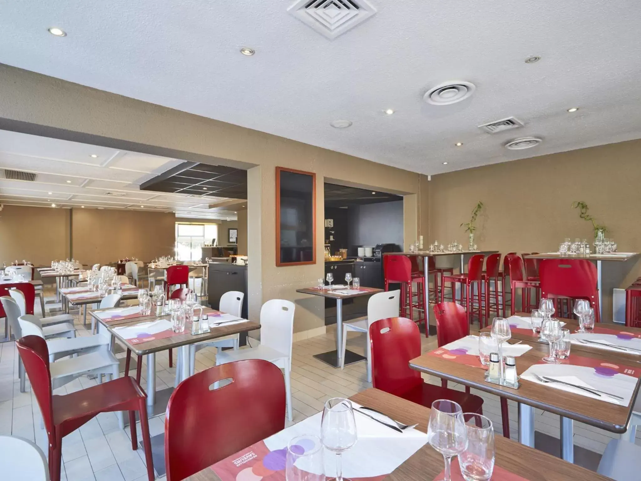 Restaurant/Places to Eat in Campanile Lyon Nord - Ecully