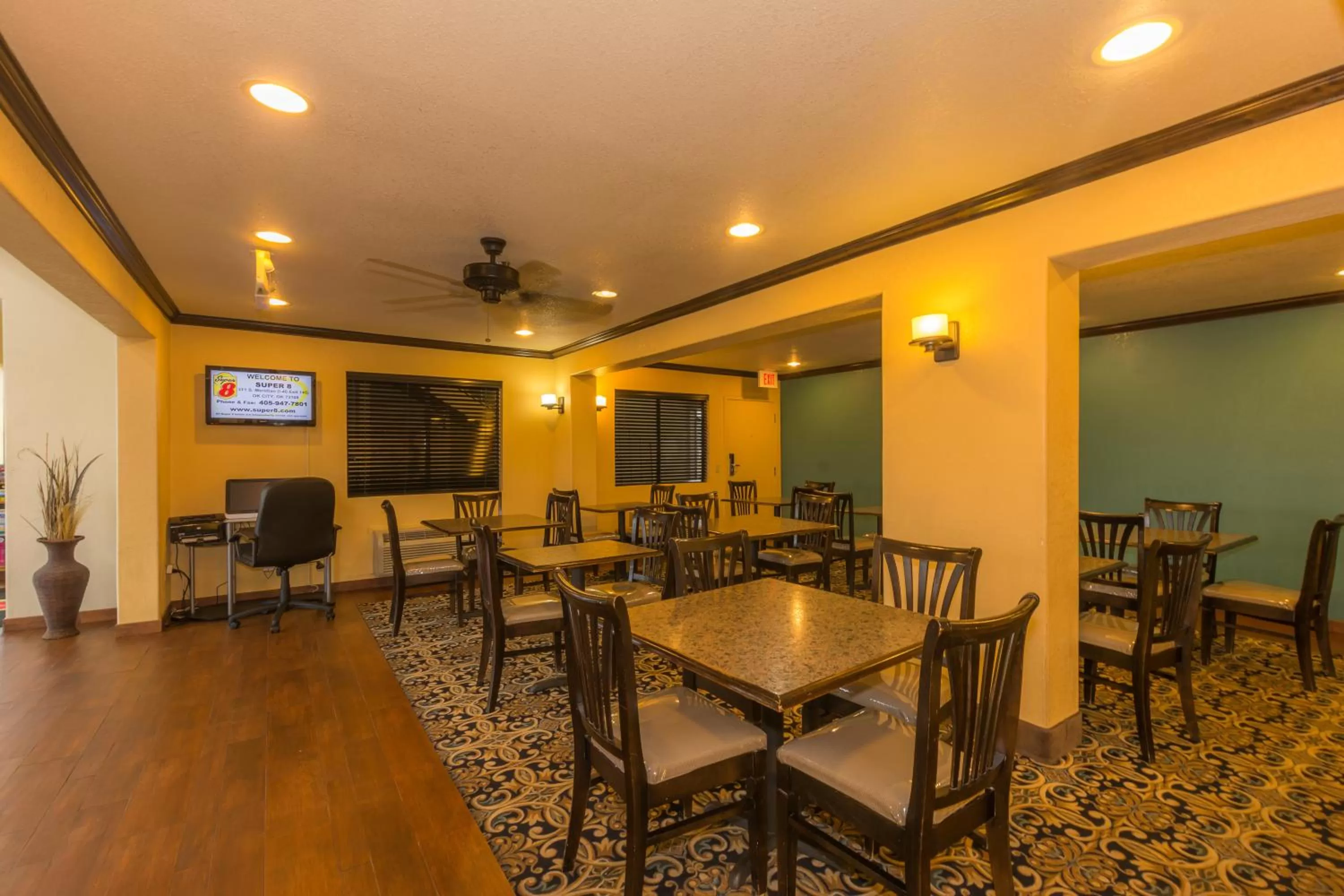 Restaurant/places to eat in Super 8 by Wyndham Oklahoma Airport Fairgrounds West
