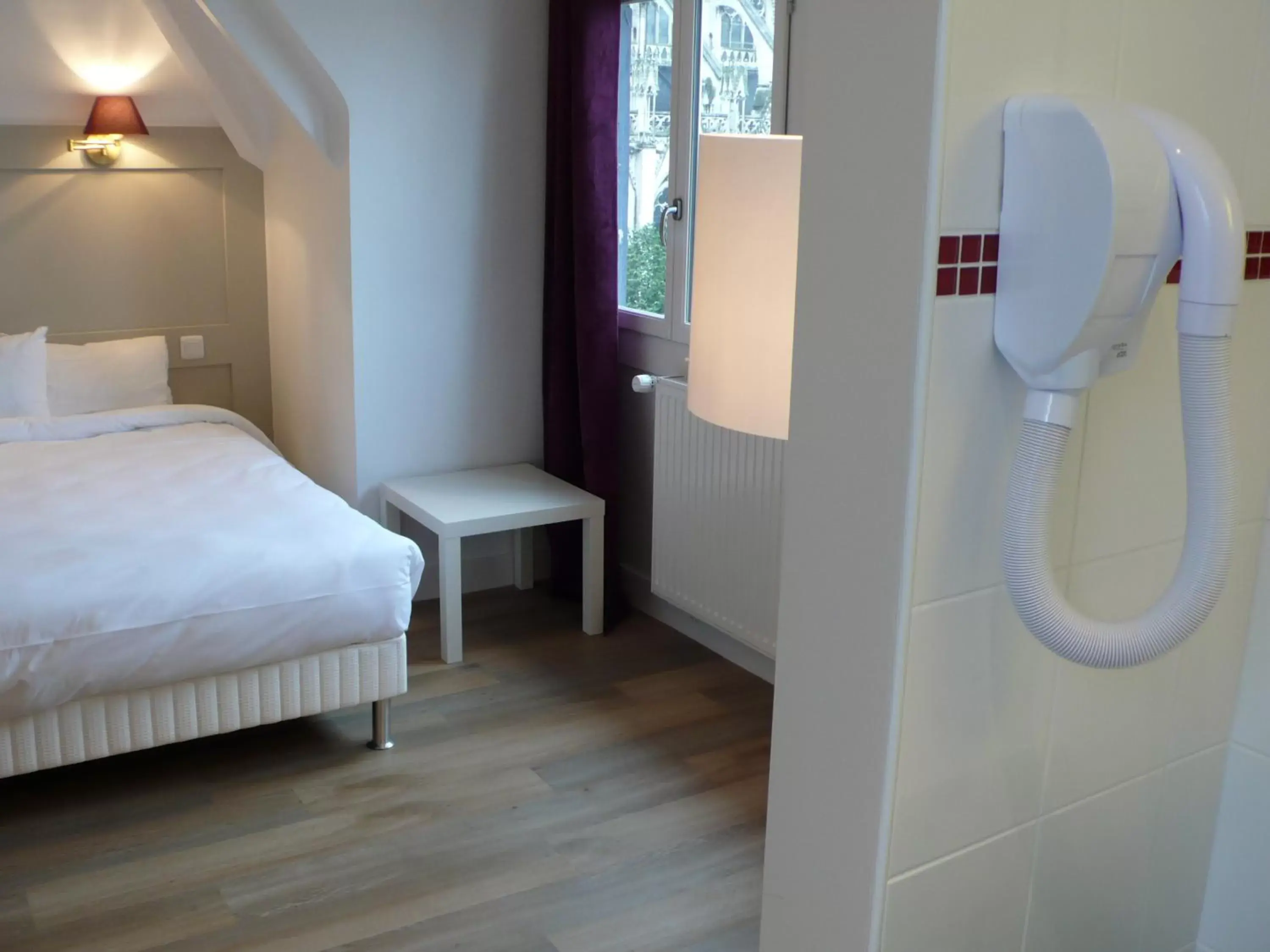 Bedroom, Bathroom in Hotel cardinal