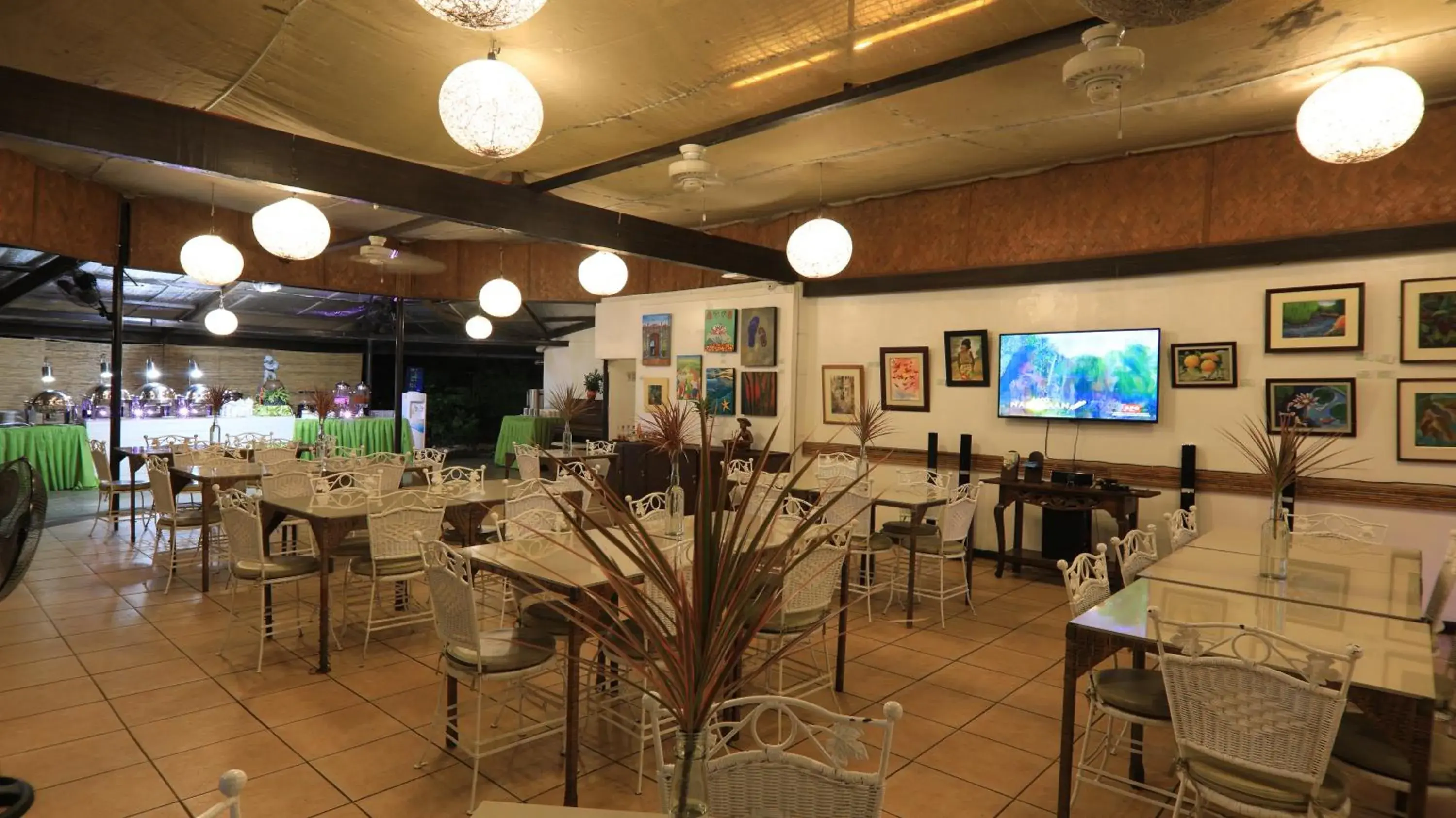 Restaurant/Places to Eat in Loreland Farm Resort