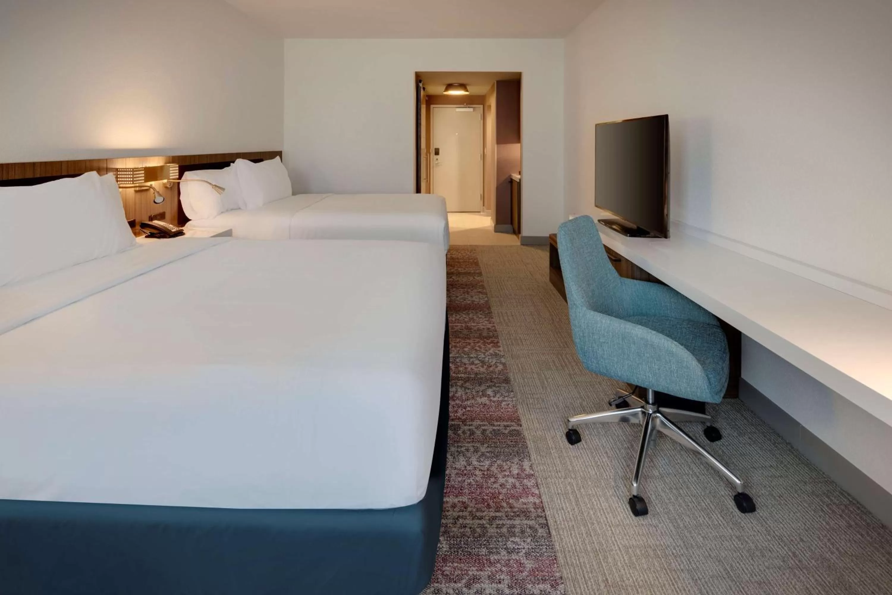 Bedroom, Bed in Hilton Garden Inn Haymarket