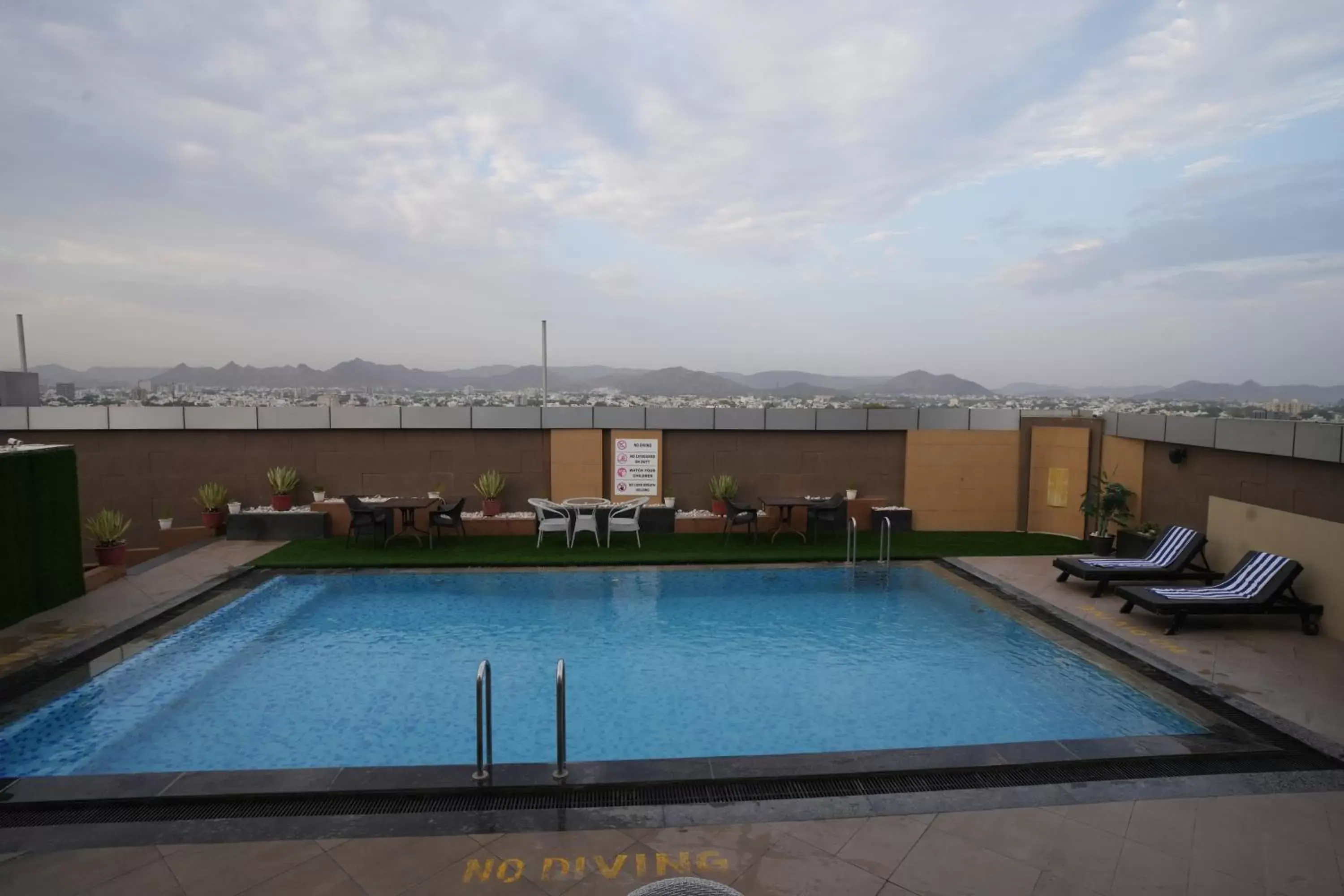 Swimming Pool in Radisson Udaipur