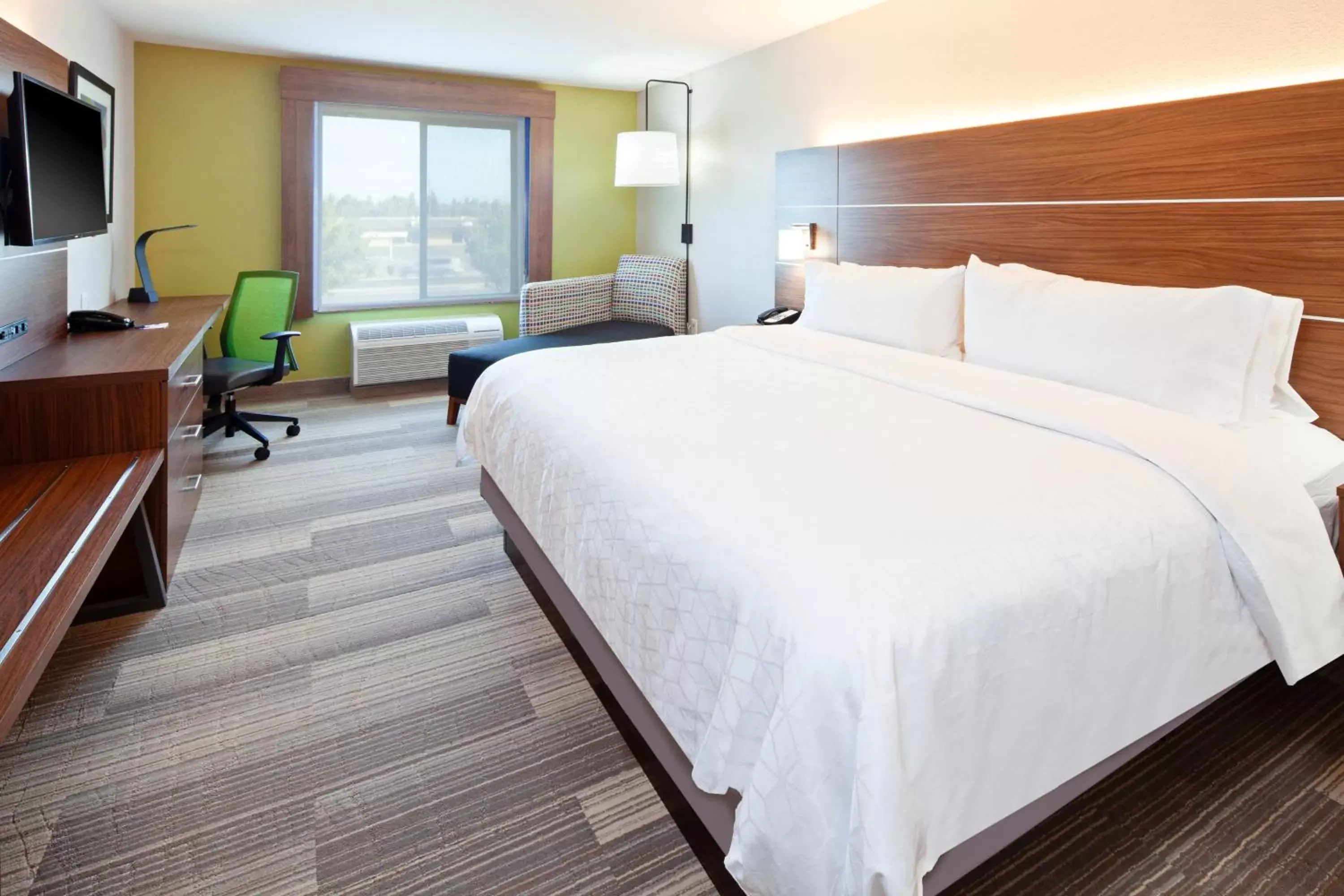 Photo of the whole room, Bed in Holiday Inn Express & Suites Clovis Fresno Area, an IHG Hotel