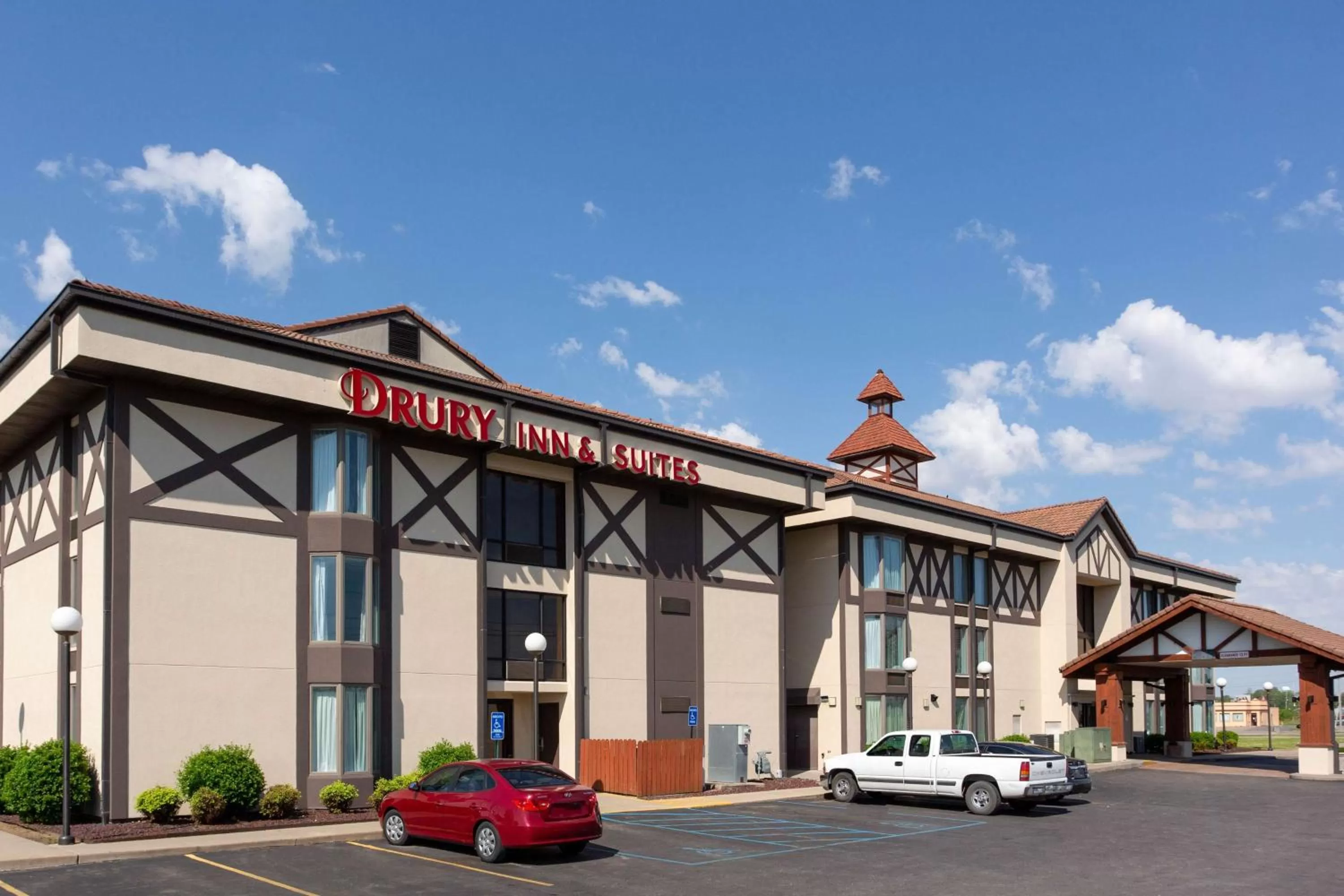 Property building in Drury Inn & Suites Hayti Caruthersville