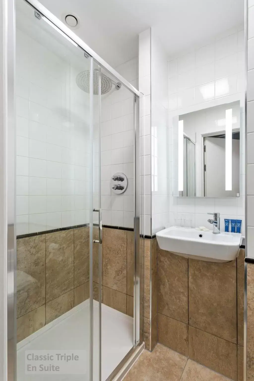 Shower, Bathroom in Gardiner Lodge