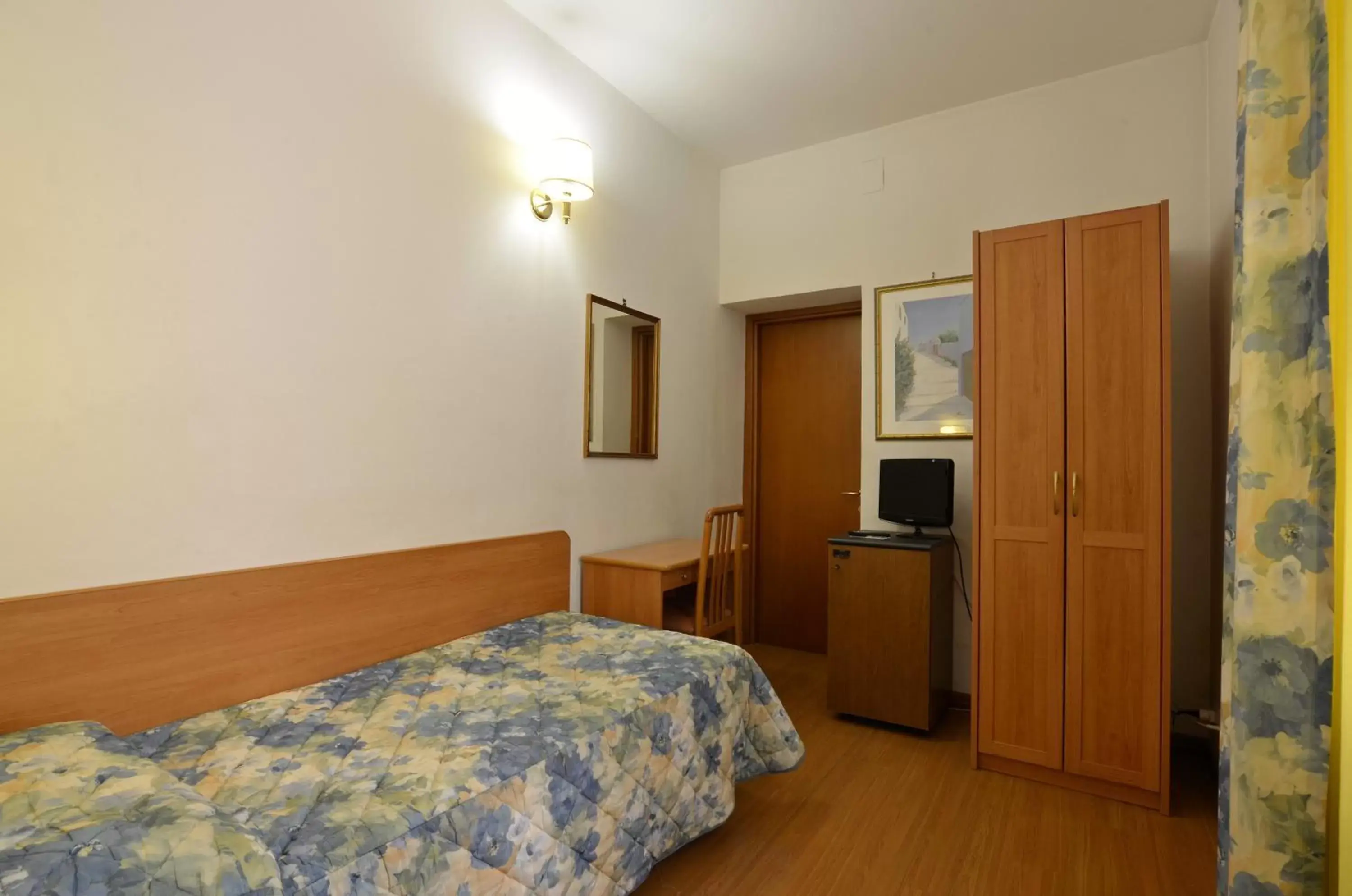 Photo of the whole room, Room Photo in Hotel Tirreno