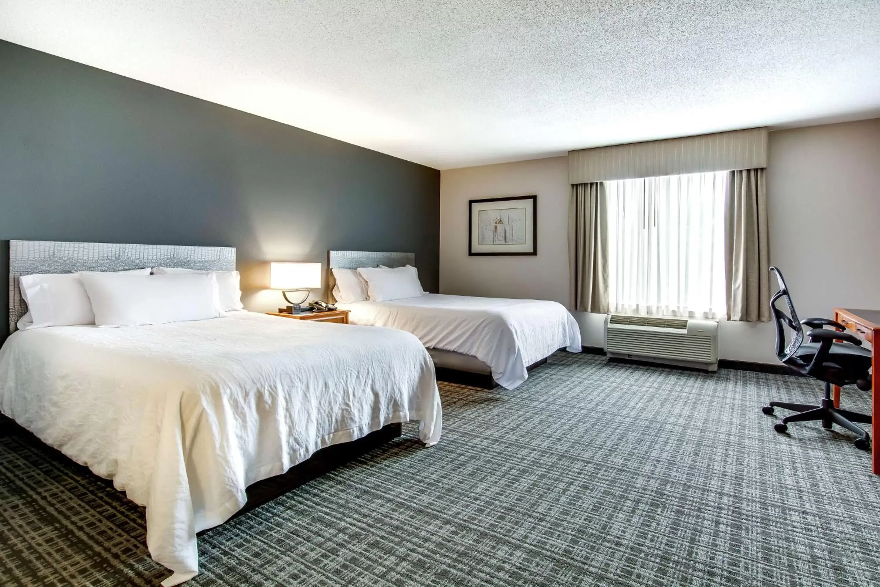 Bedroom, Bed in Hilton Garden Inn Louisville Airport