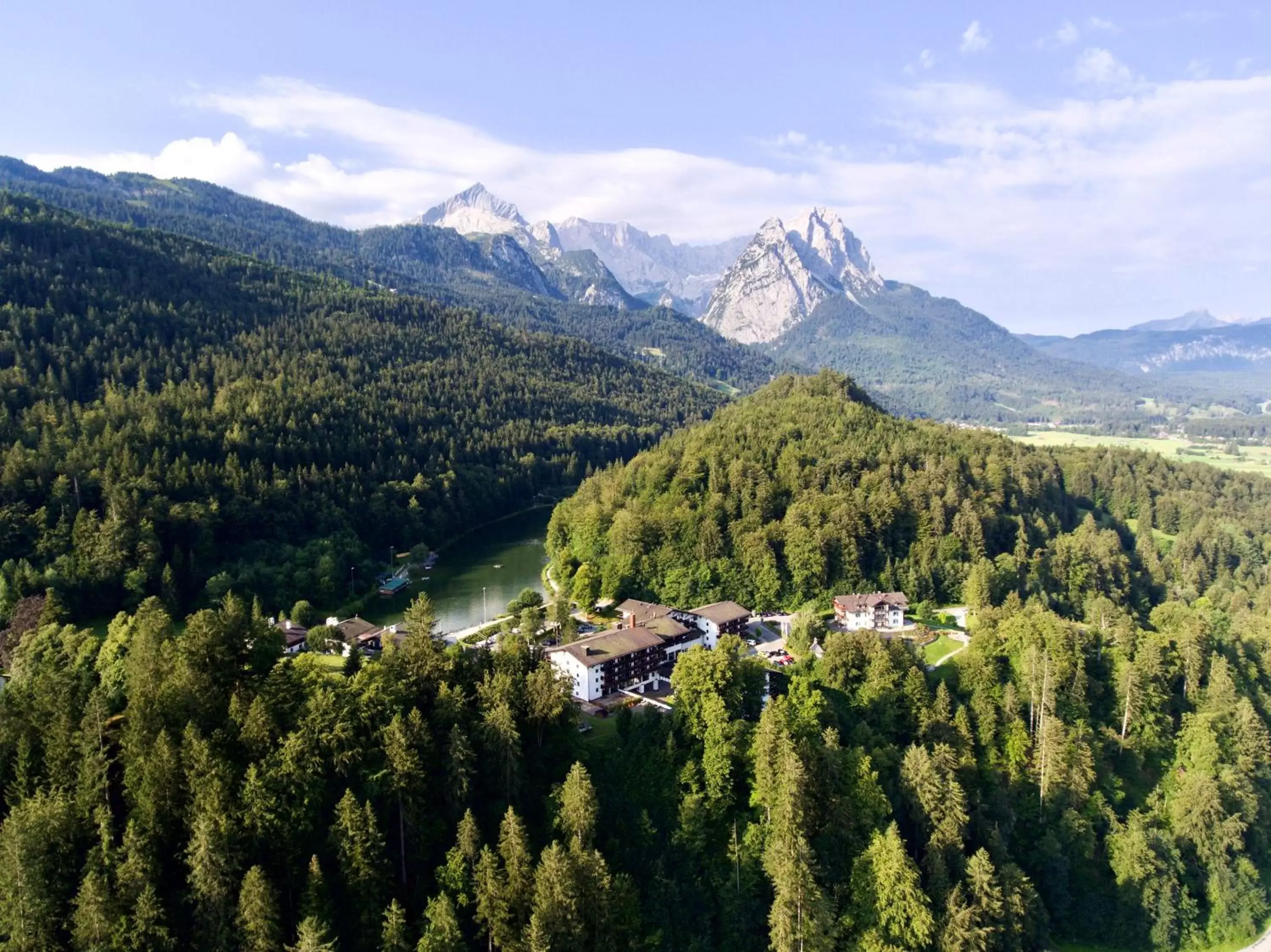 Property building, Bird's-eye View in Riessersee Hotel