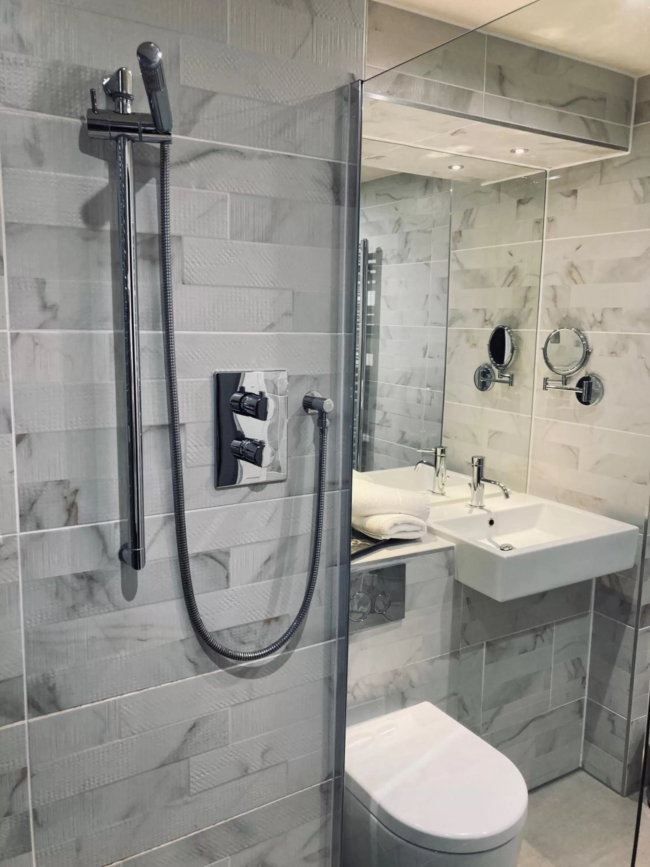 Toilet in Seven Hotel