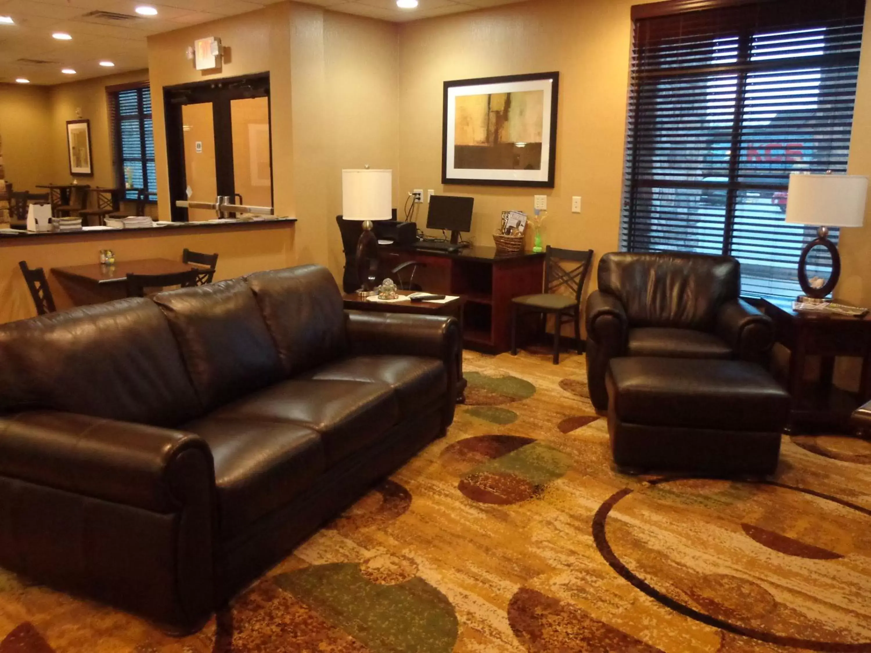 Lobby or reception, Seating Area in Cobblestone Inn & Suites - Marquette