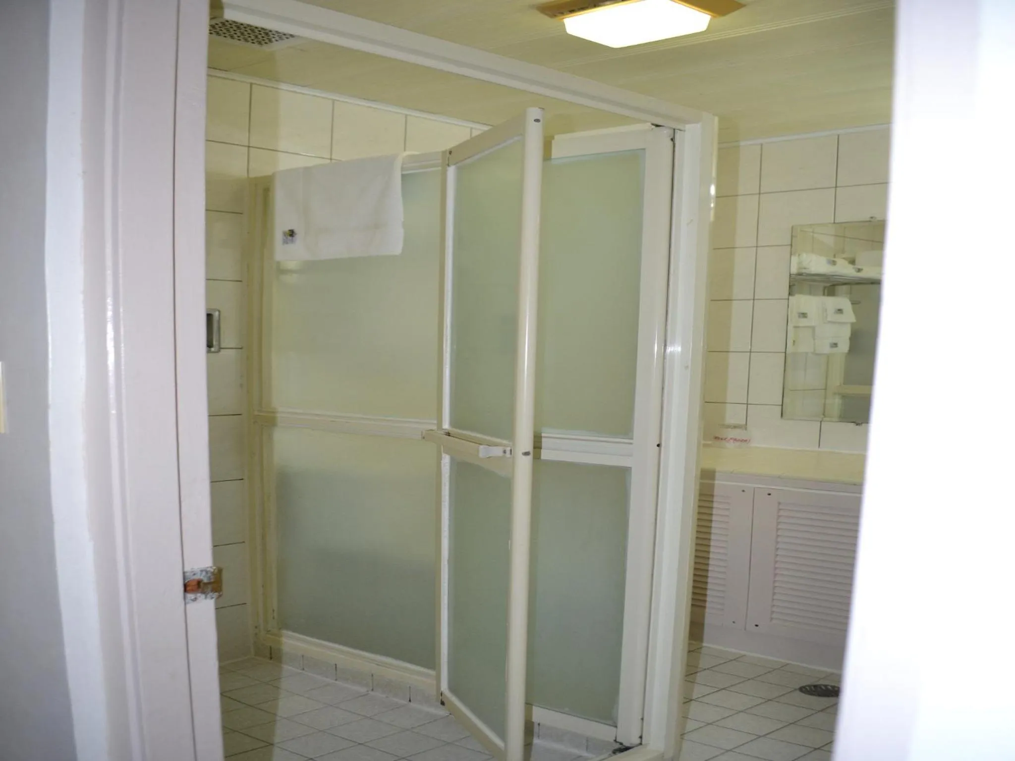 Bathroom in West Plaza Downtown