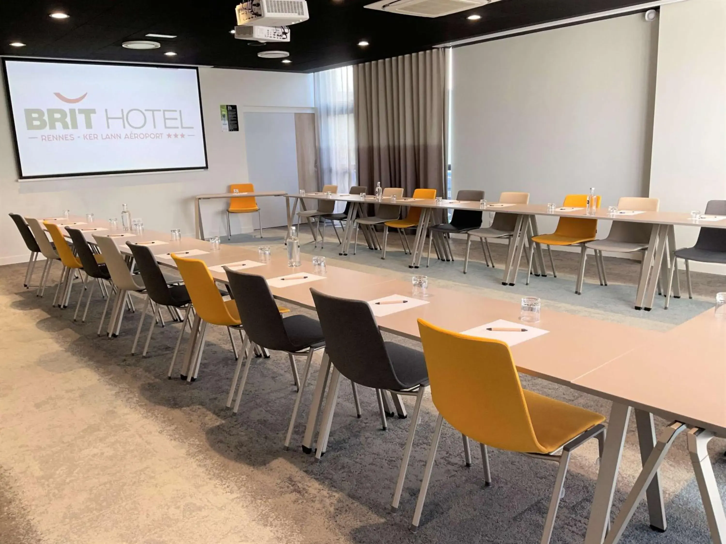 Meeting/conference room in Brit Hotel Ker Lann Aeroport