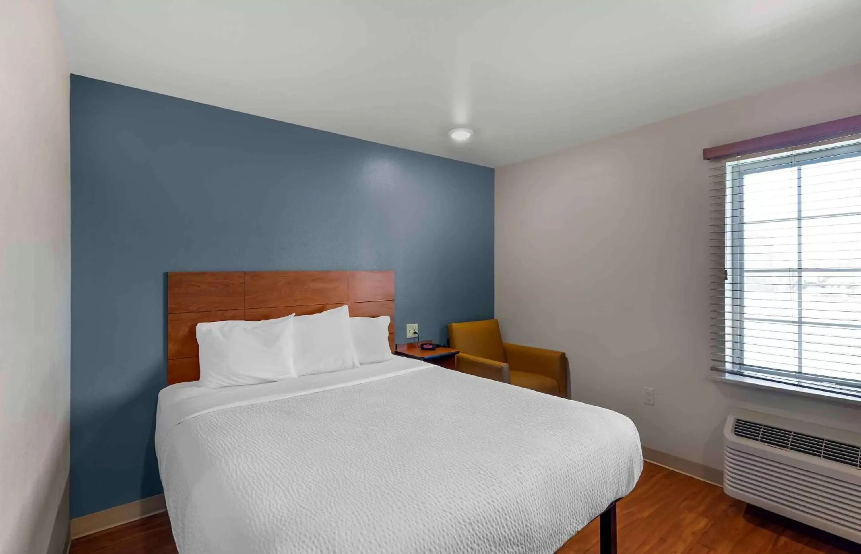 Bedroom, Bed in Extended Stay America Suites - Denver - Airport