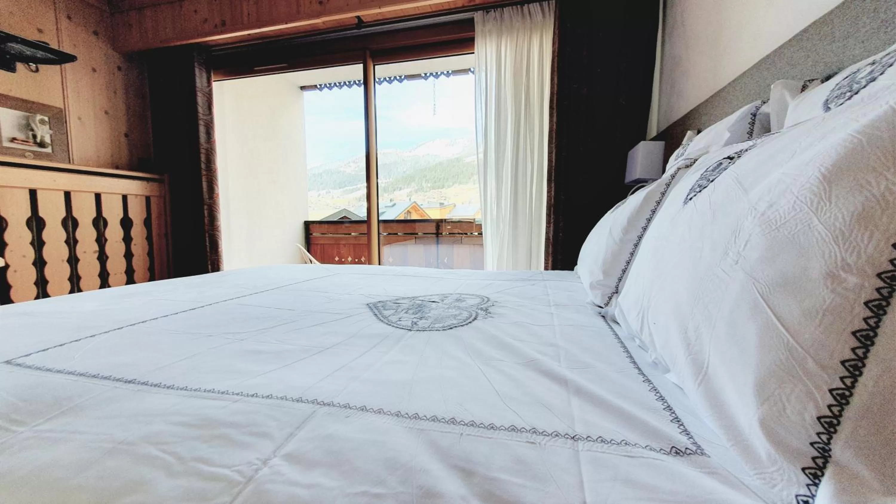 Bedroom, Bed in Hôtel Macchi Restaurant & Spa