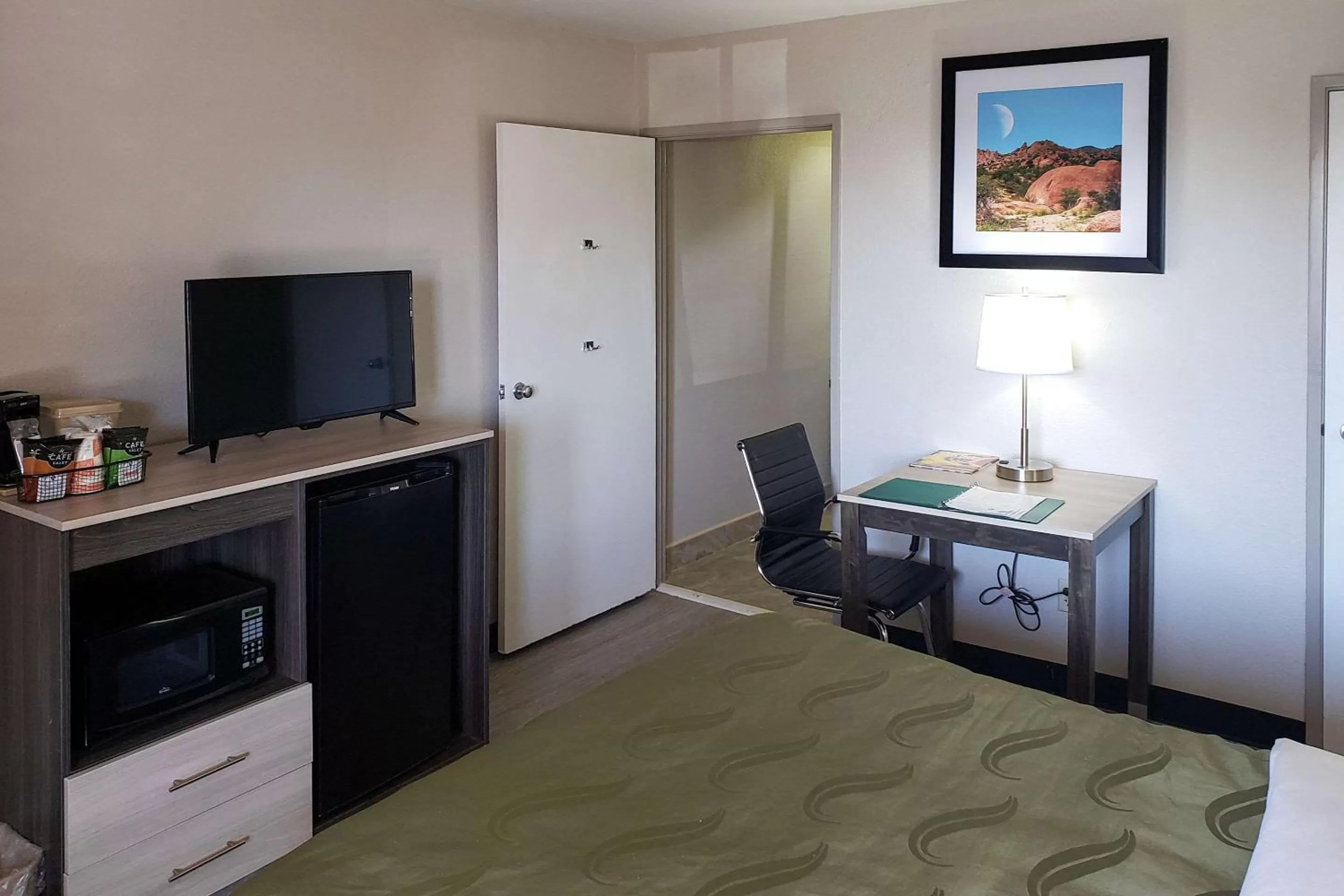 Photo of the whole room in Quality Inn Airport East