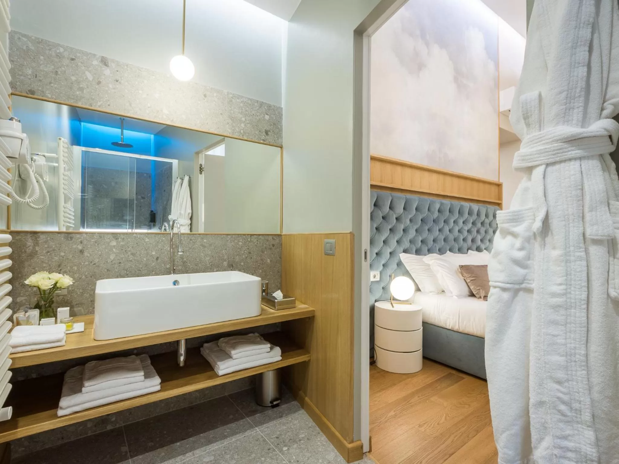 Bathroom, Bed in Renascentia in Florence - Adults Only