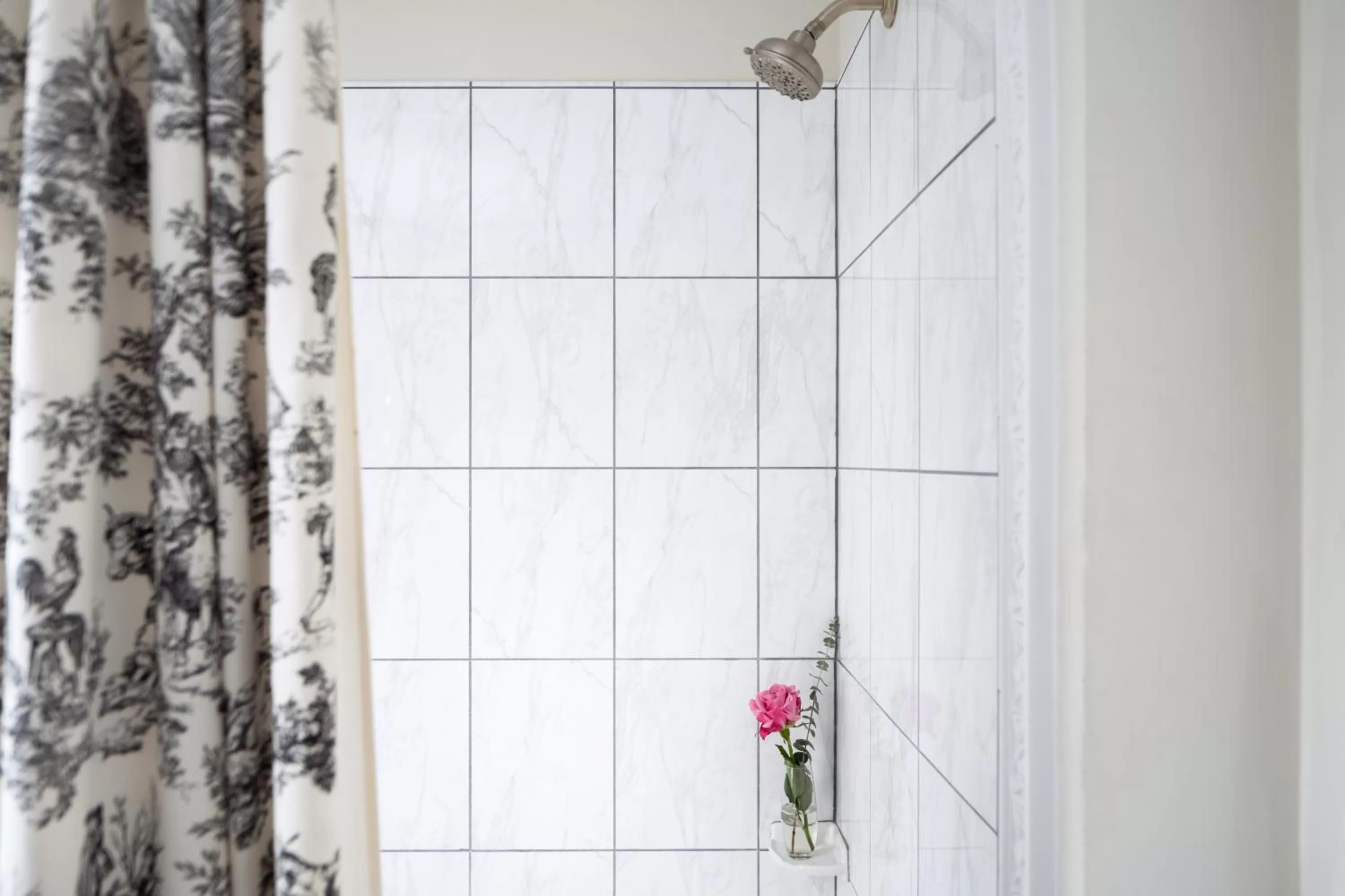 Shower in A Williamsburg White House Inn