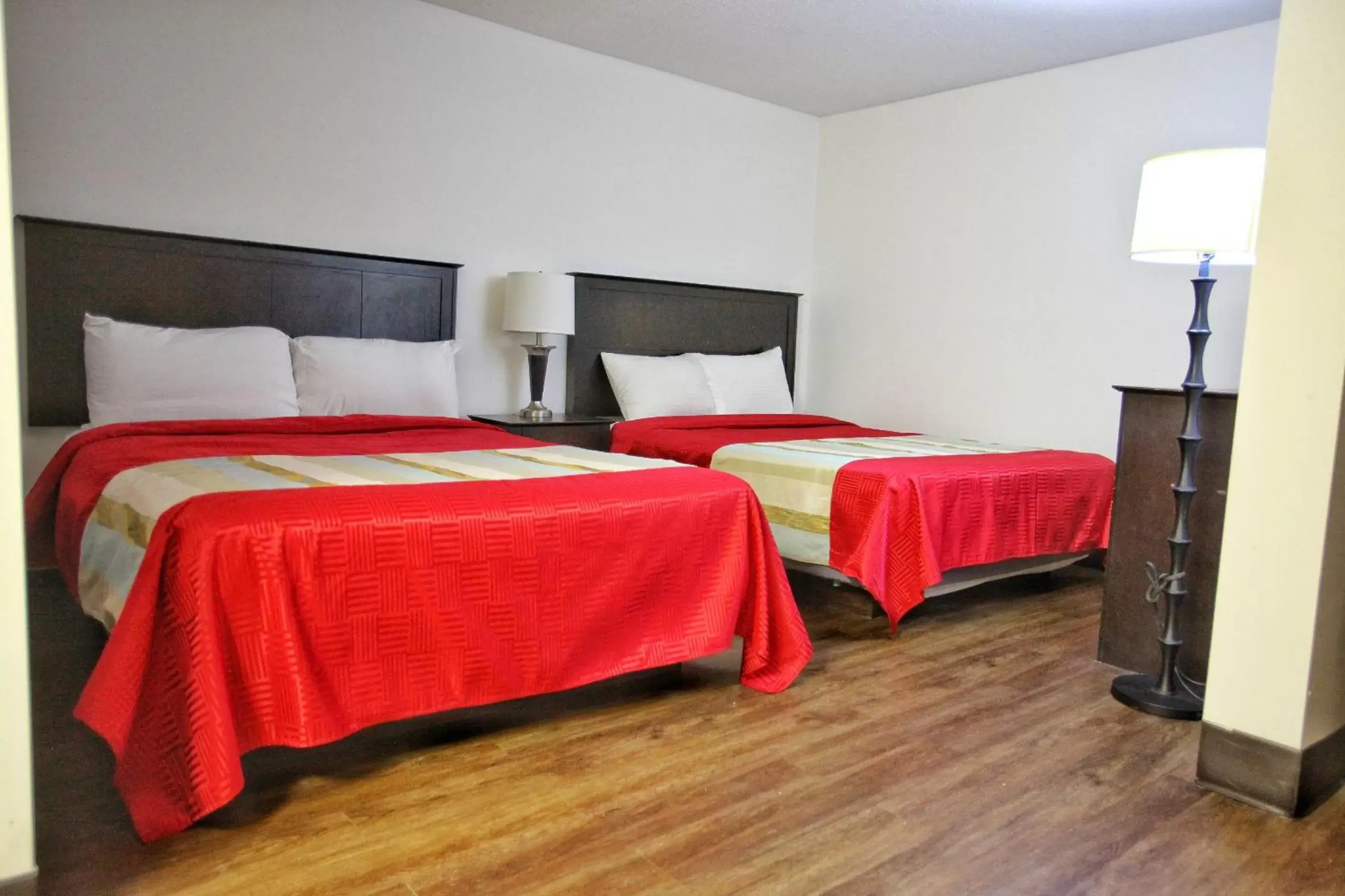 Bed in Best Budget Inn & Suites Kamloops