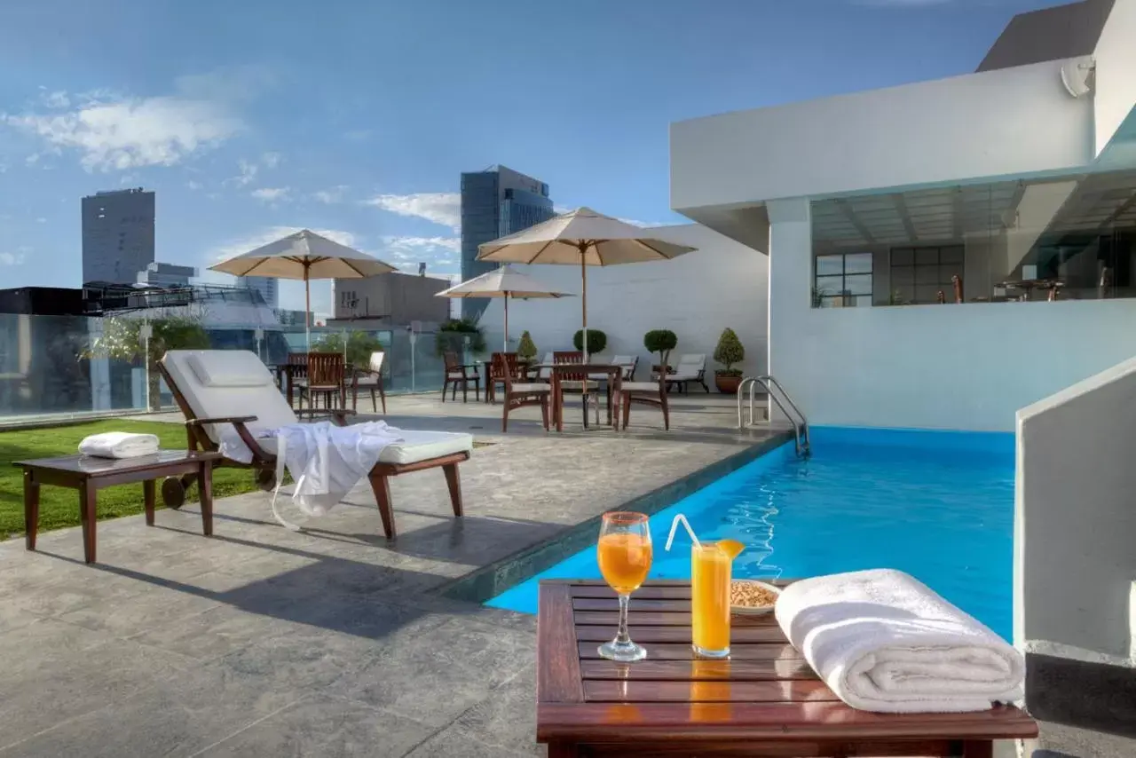 Balcony/Terrace, Swimming Pool in Hotel Royal Reforma