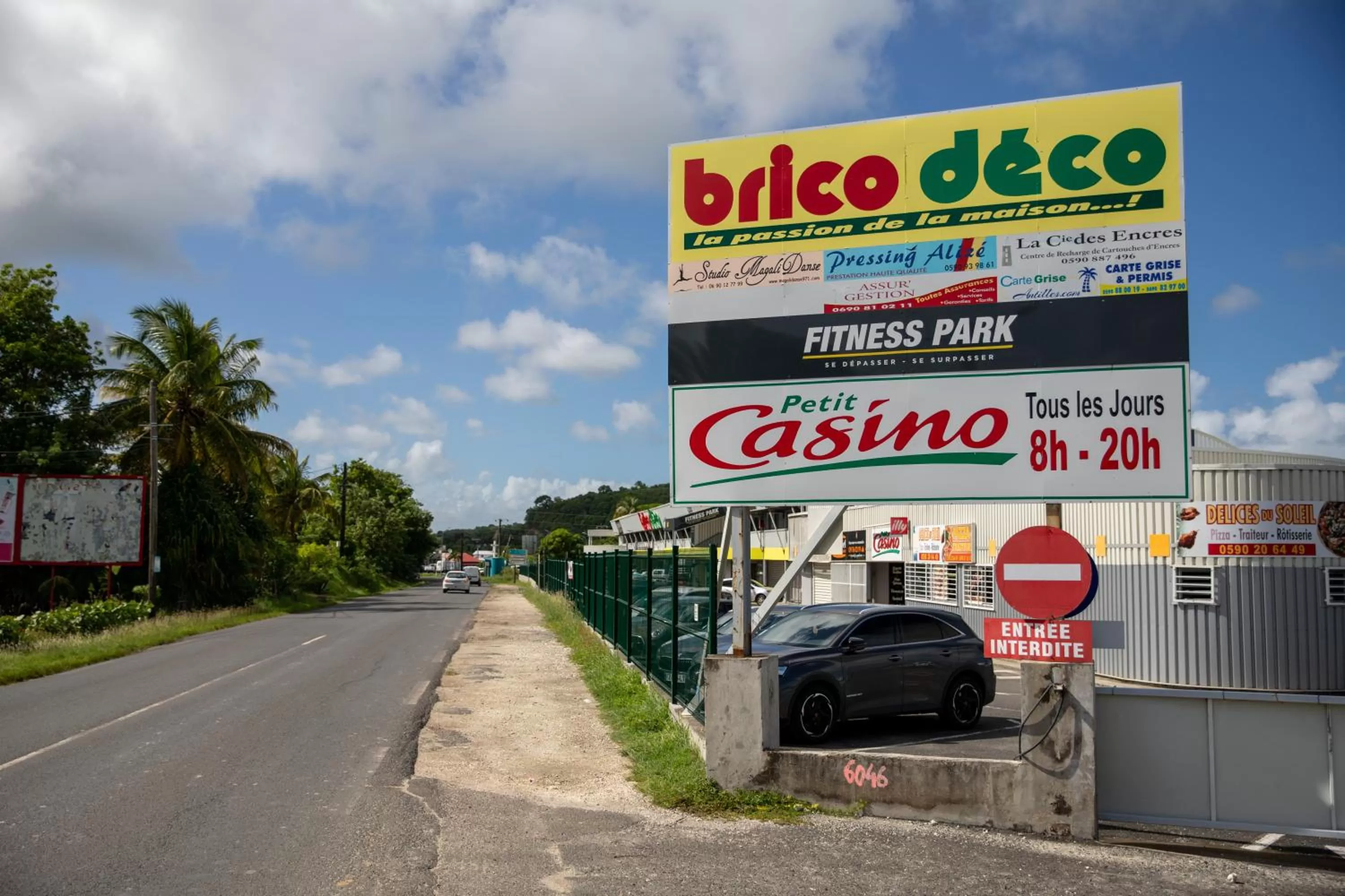 Fitness centre/facilities in Hôtel Guadeloupe Palm Suites
