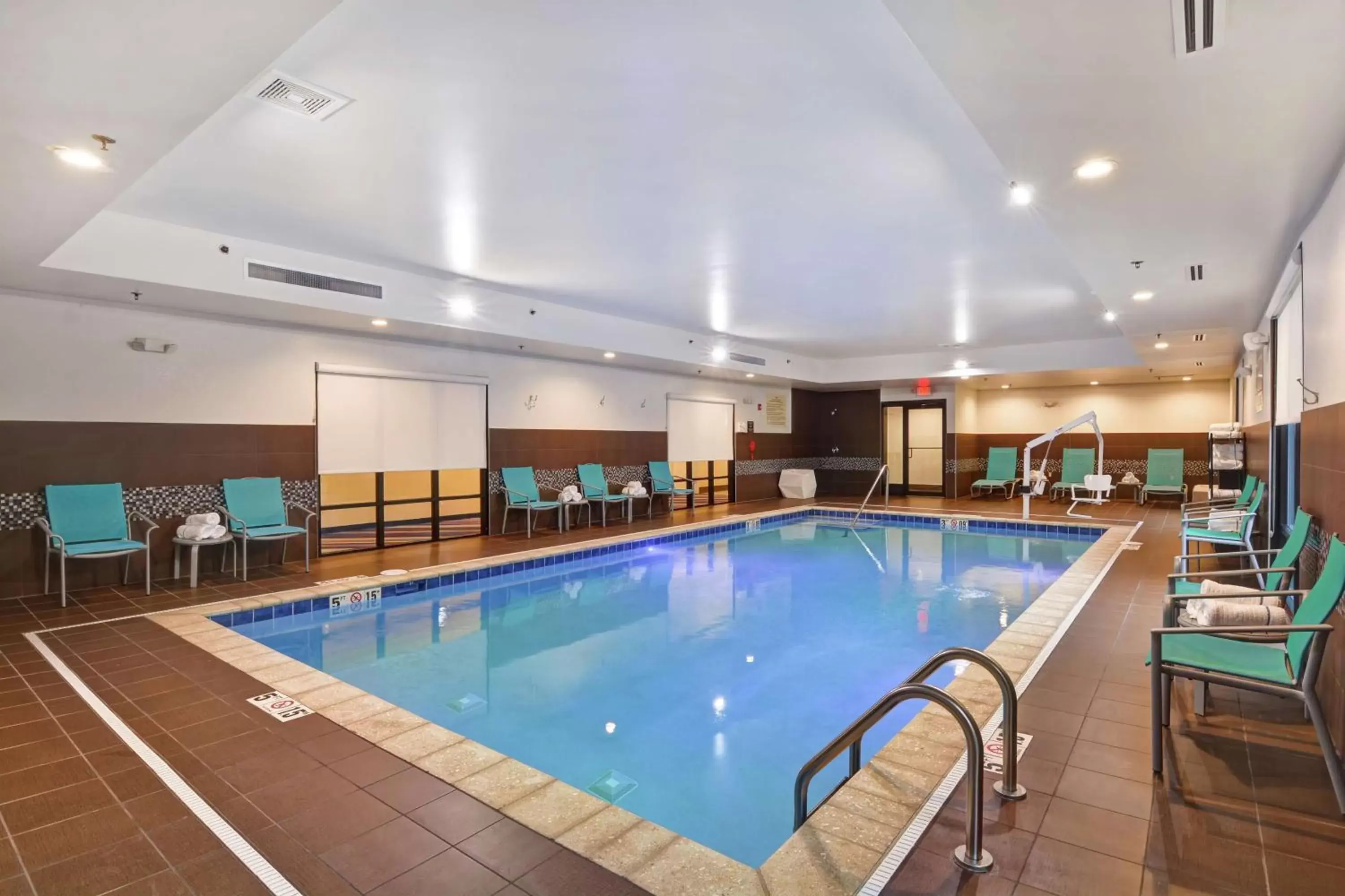 Pool view, Swimming Pool in Hampton Inn By Hilton Suites Ashland, Ohio