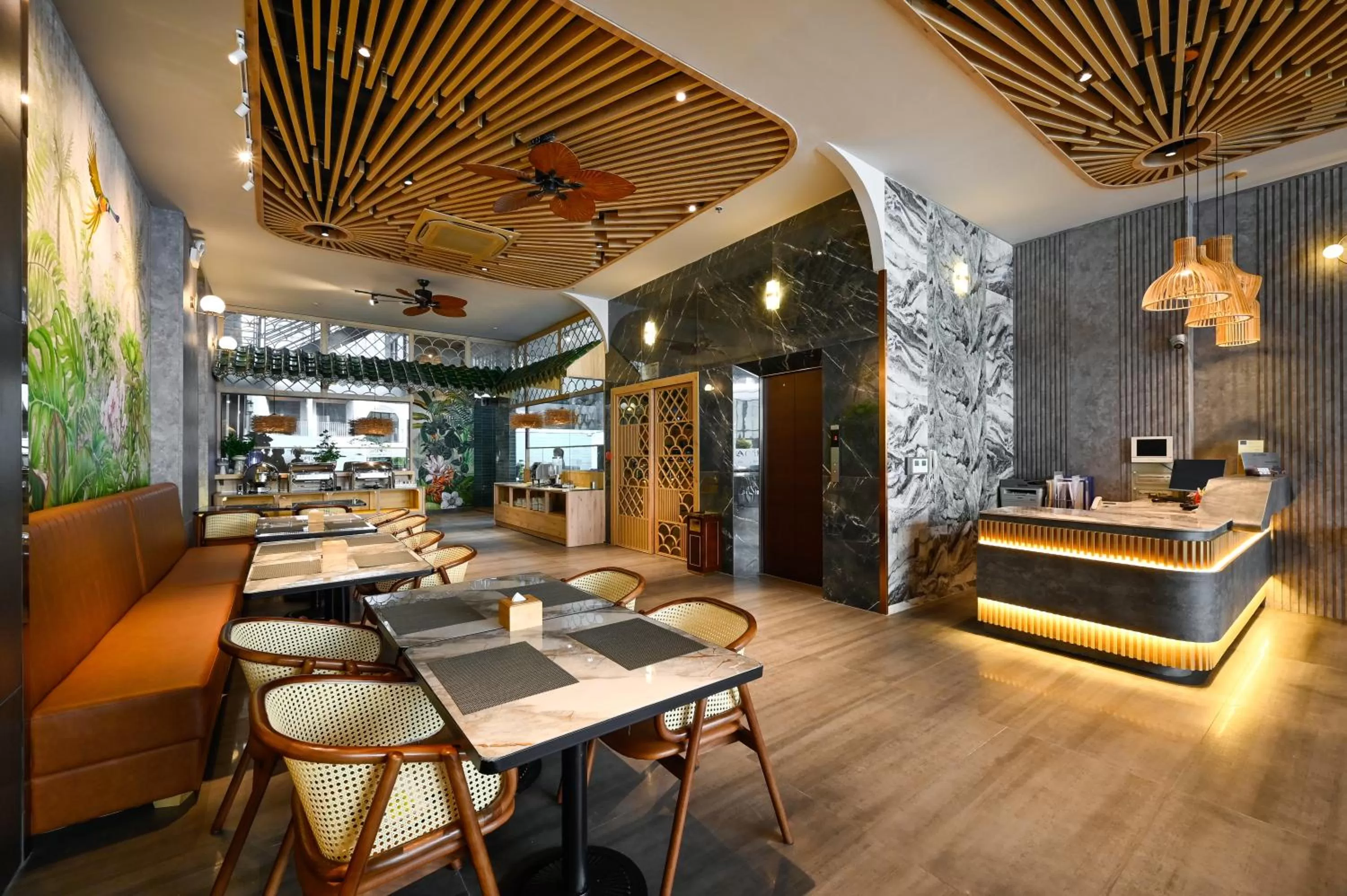 Restaurant/places to eat in La Opera Saigon Hotel