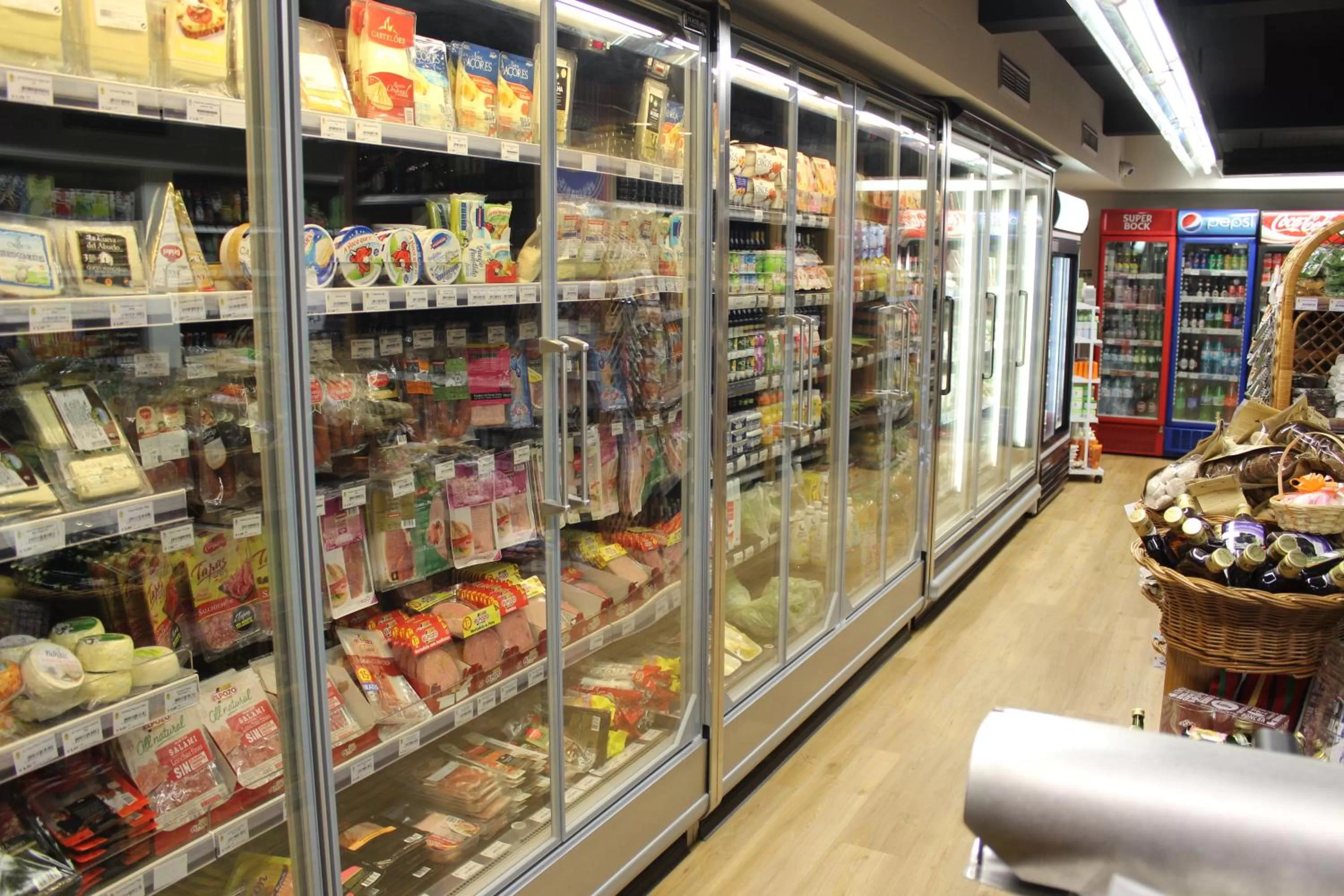 On-site shops in Apartamentos Turisticos Paraiso