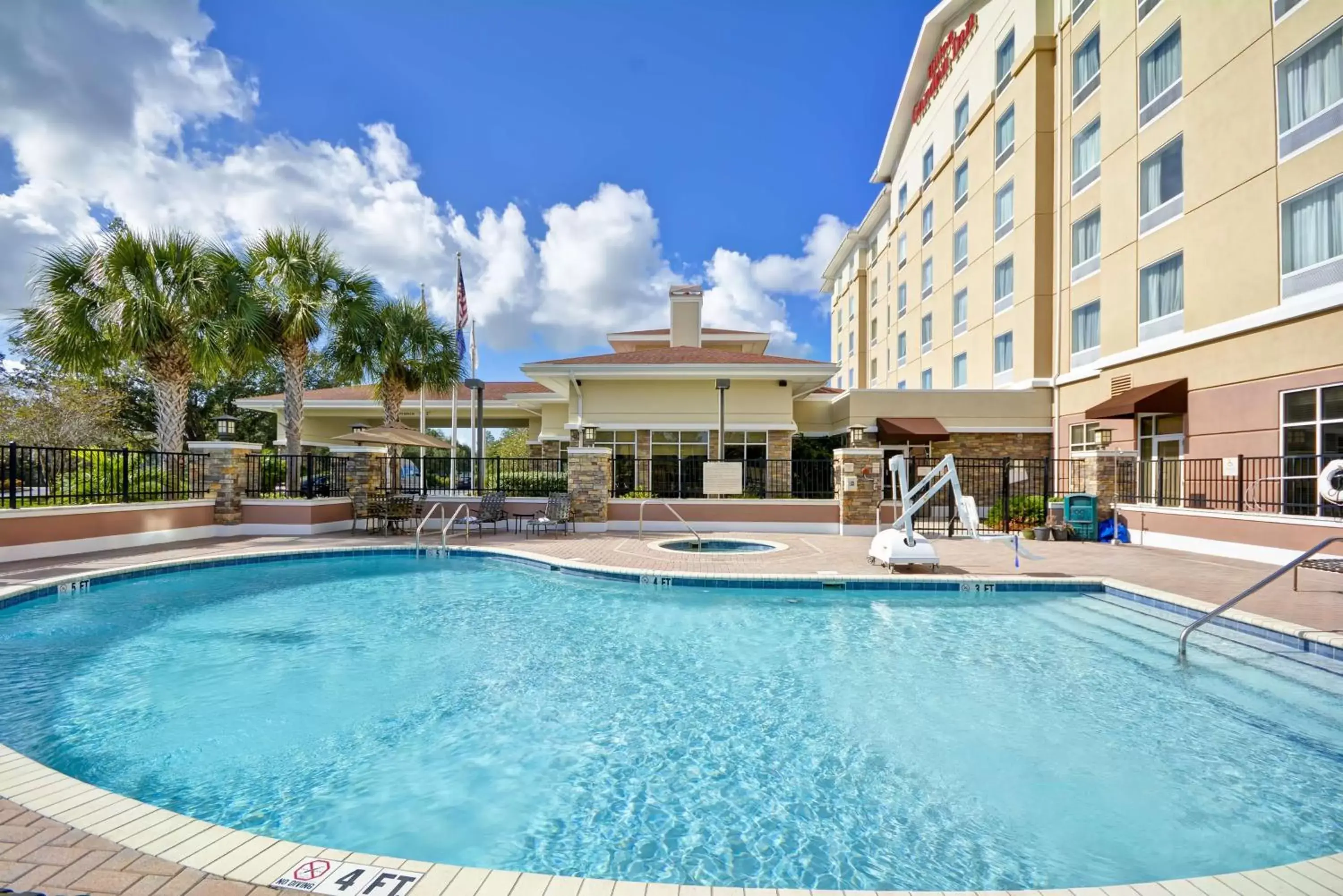 Property building, Swimming Pool in Hilton Garden Inn Tampa Riverview Brandon