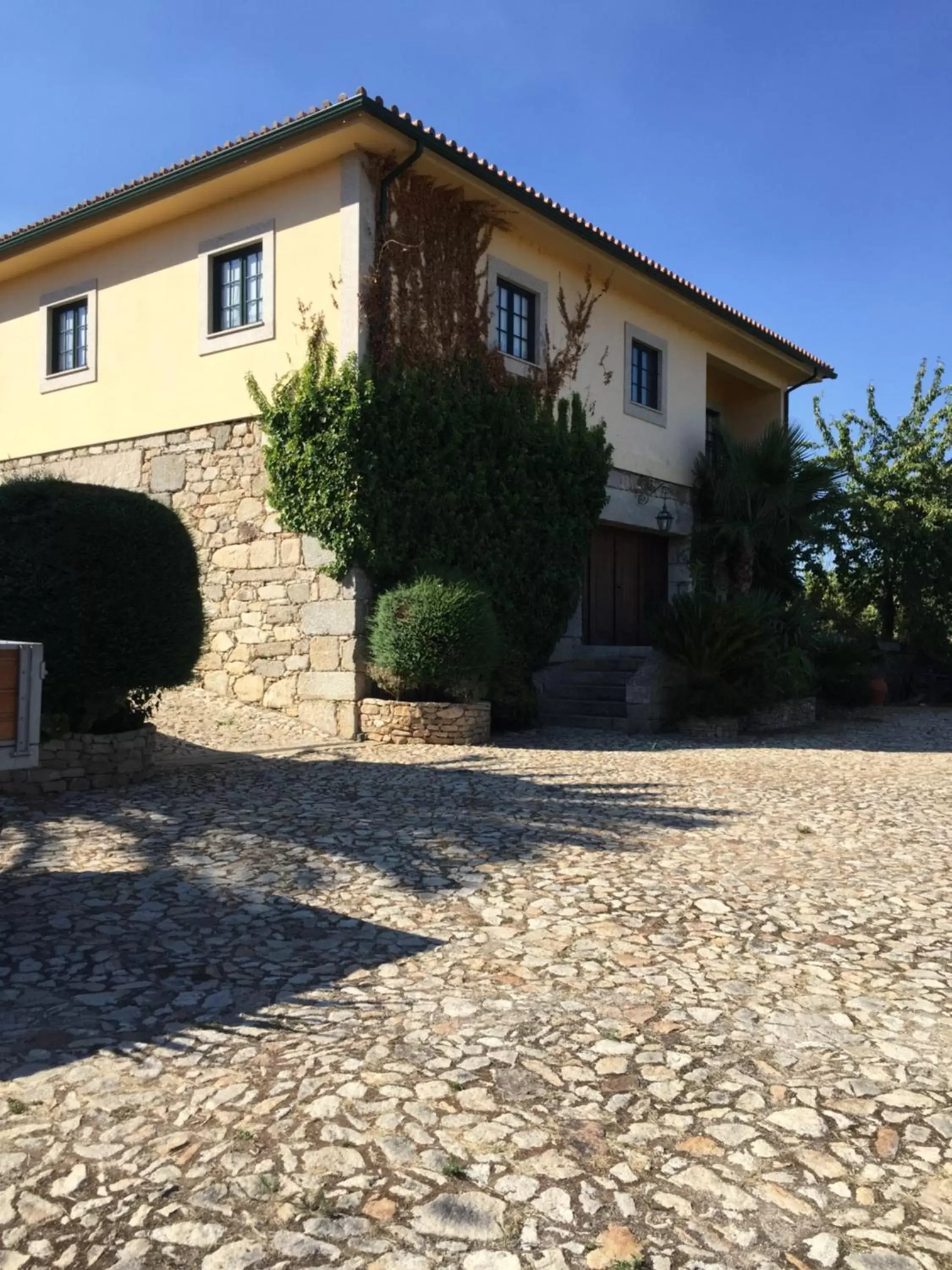 Facade/entrance, Property Building in Quinta da Vinha Morta