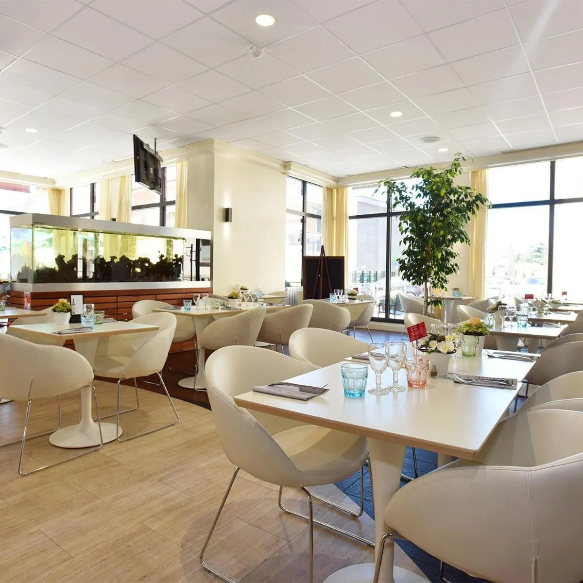 Restaurant/Places to Eat in Hotel Central Parc Oyonnax