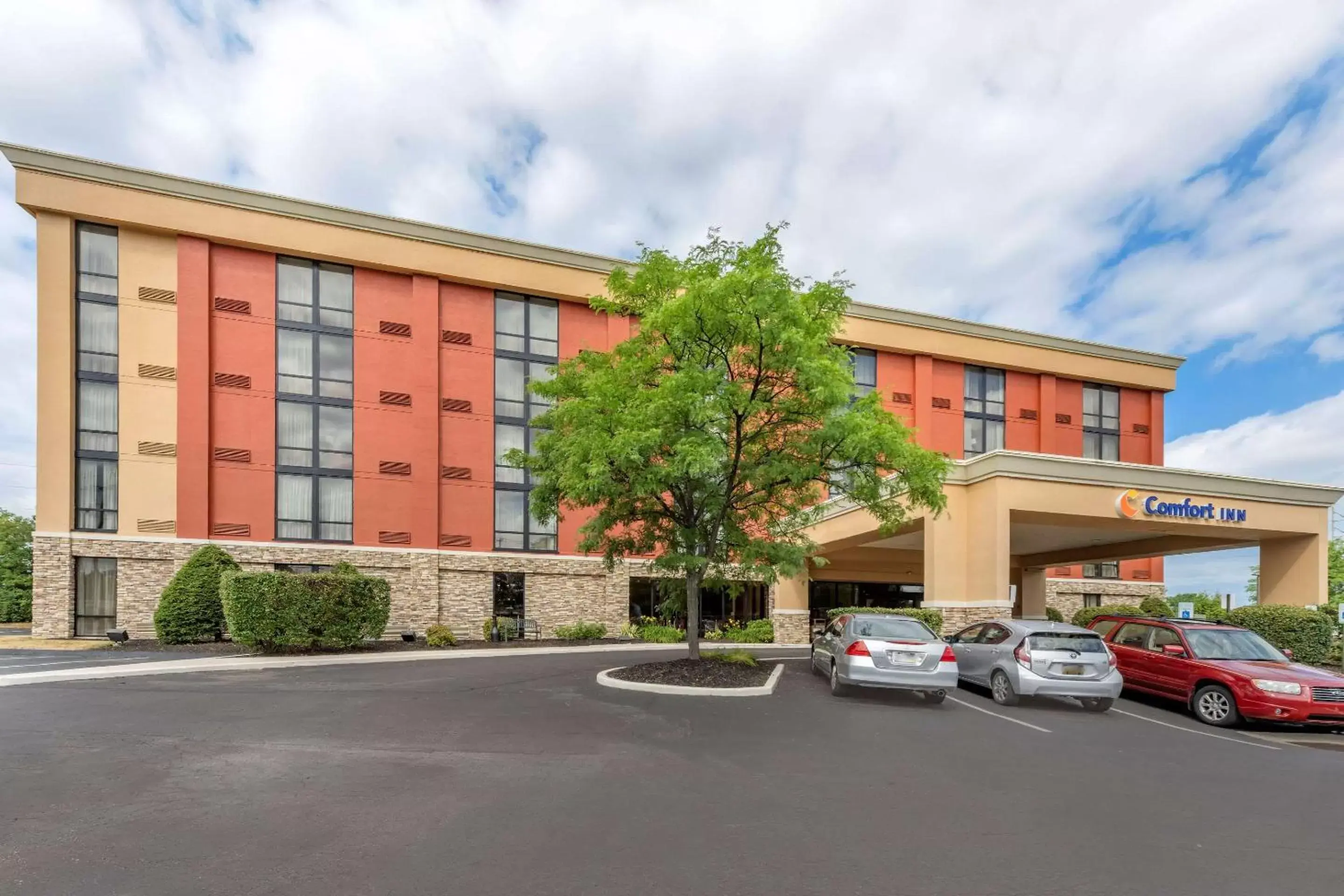 Property Building in Comfort Inn Cranberry Township