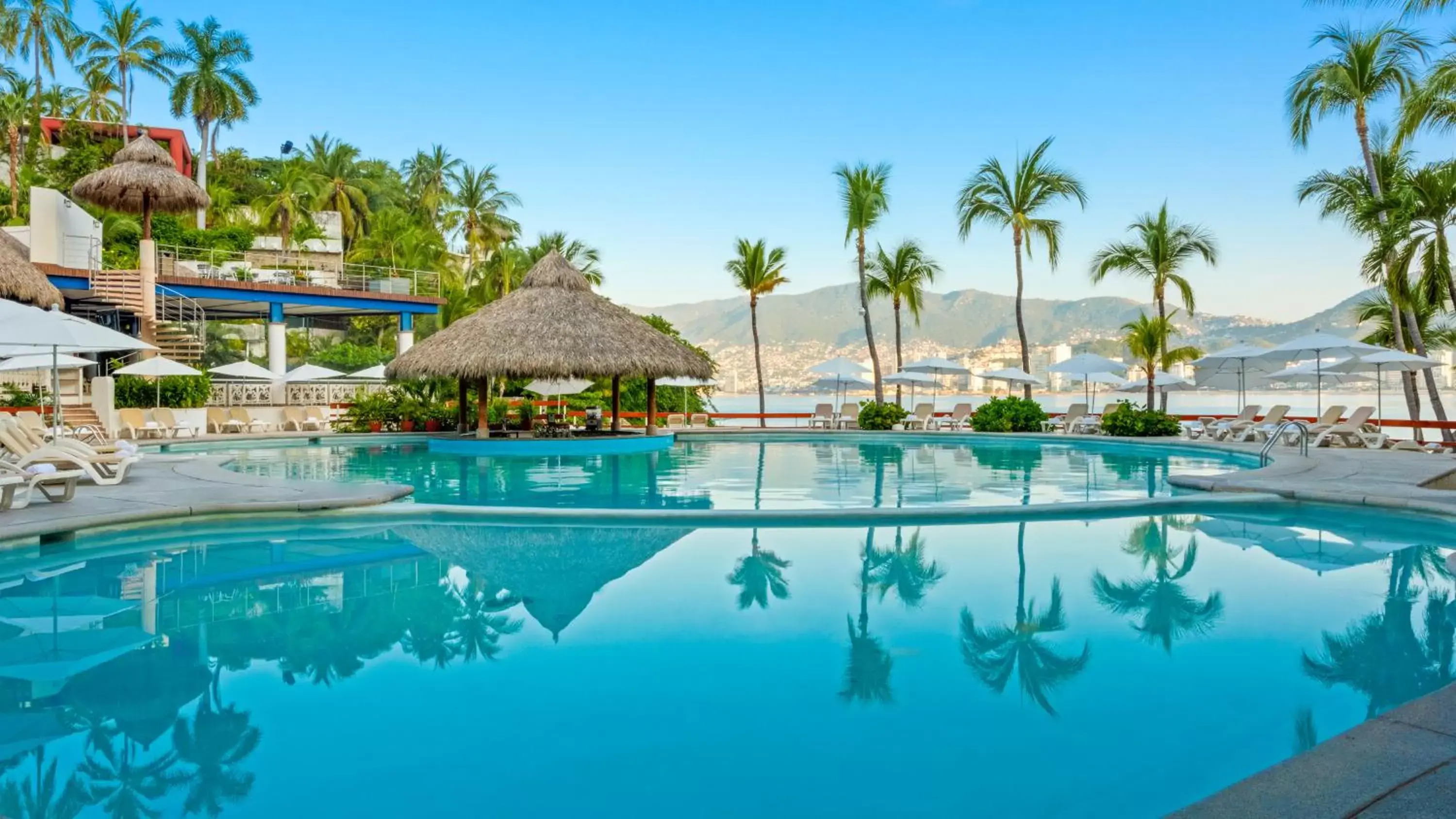 Area and facilities, Swimming Pool in Park Royal Beach Acapulco - All Inclusive