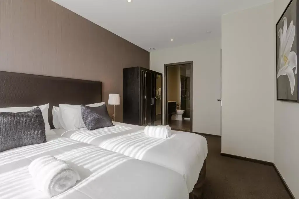 Bedroom, Bed in Queenstown Village Apartments