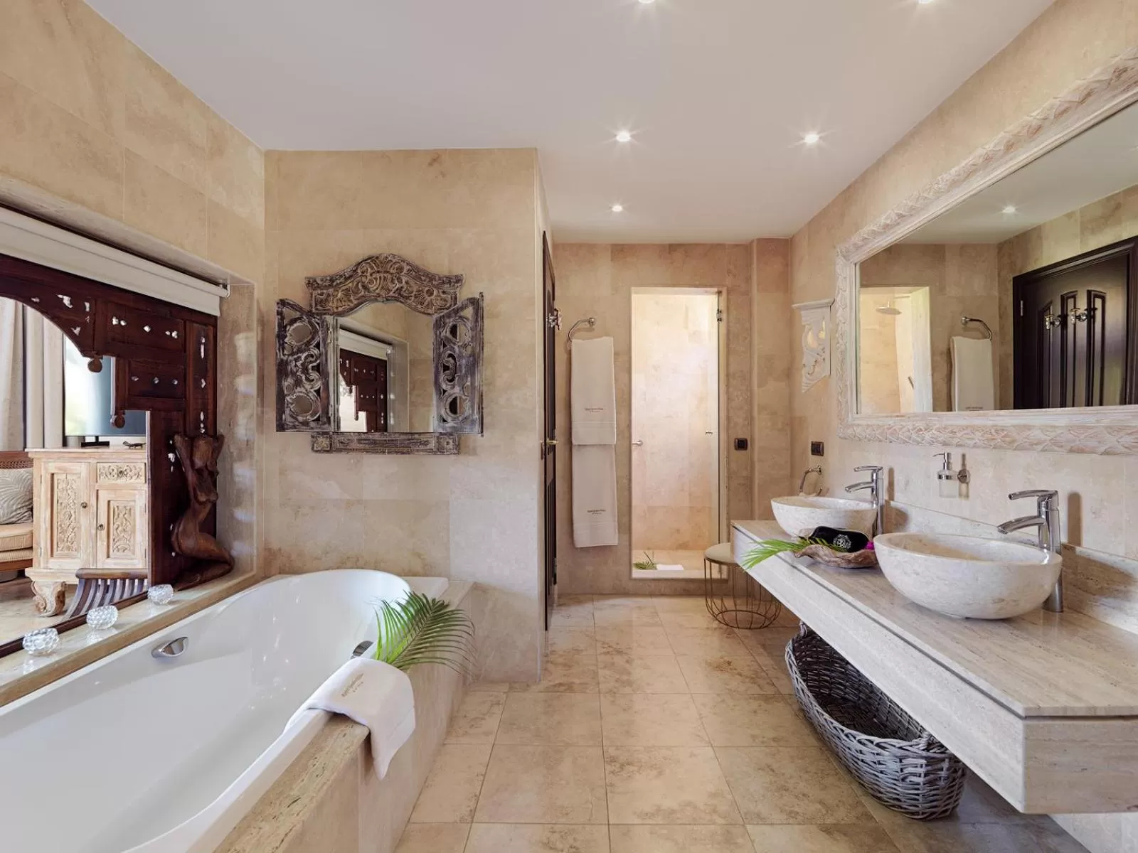 Bathroom in Royal Garden Villas, Luxury Hotel