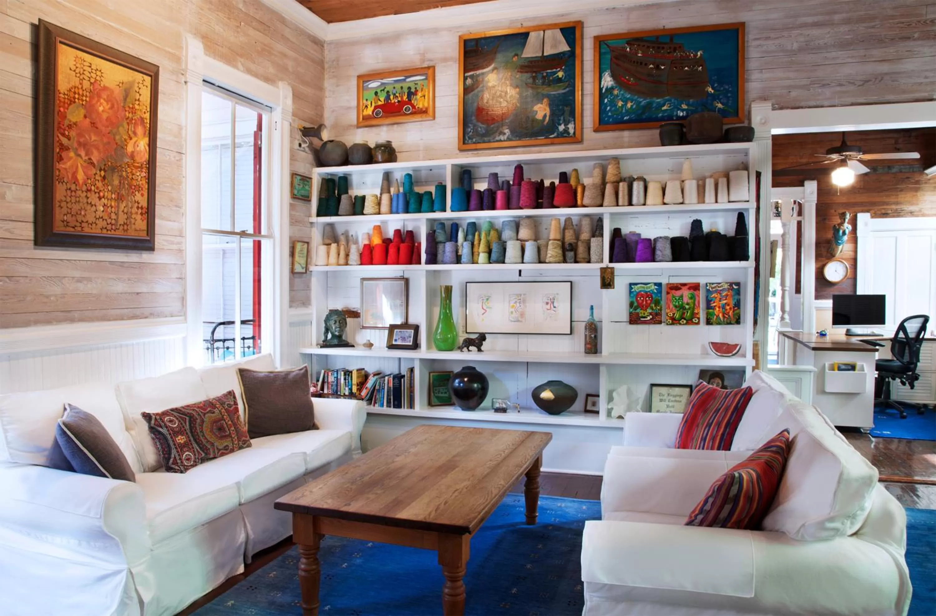 Library, Seating Area in Key West Bed and Breakfast