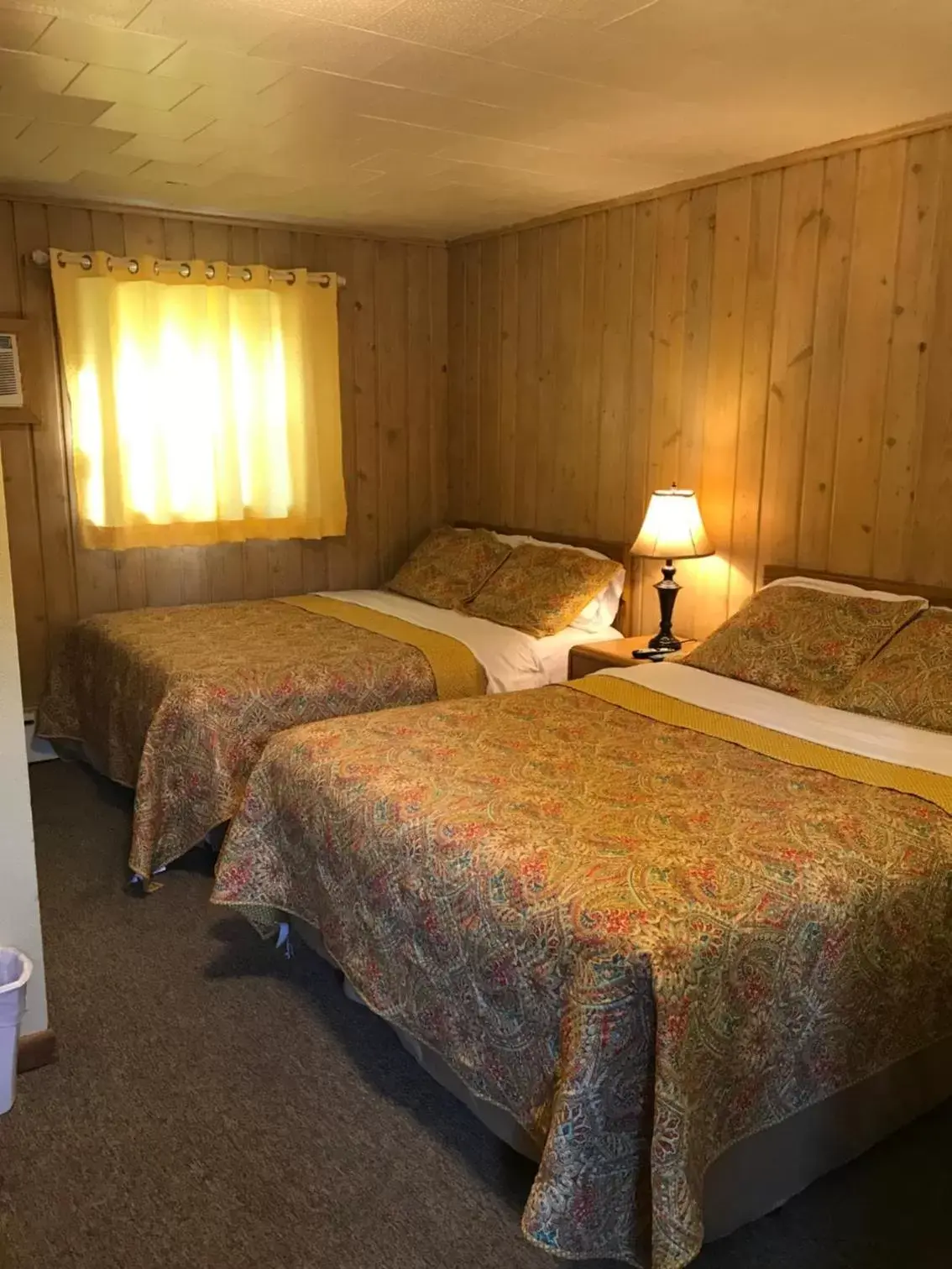 Bedroom, Bed in Royal Motel