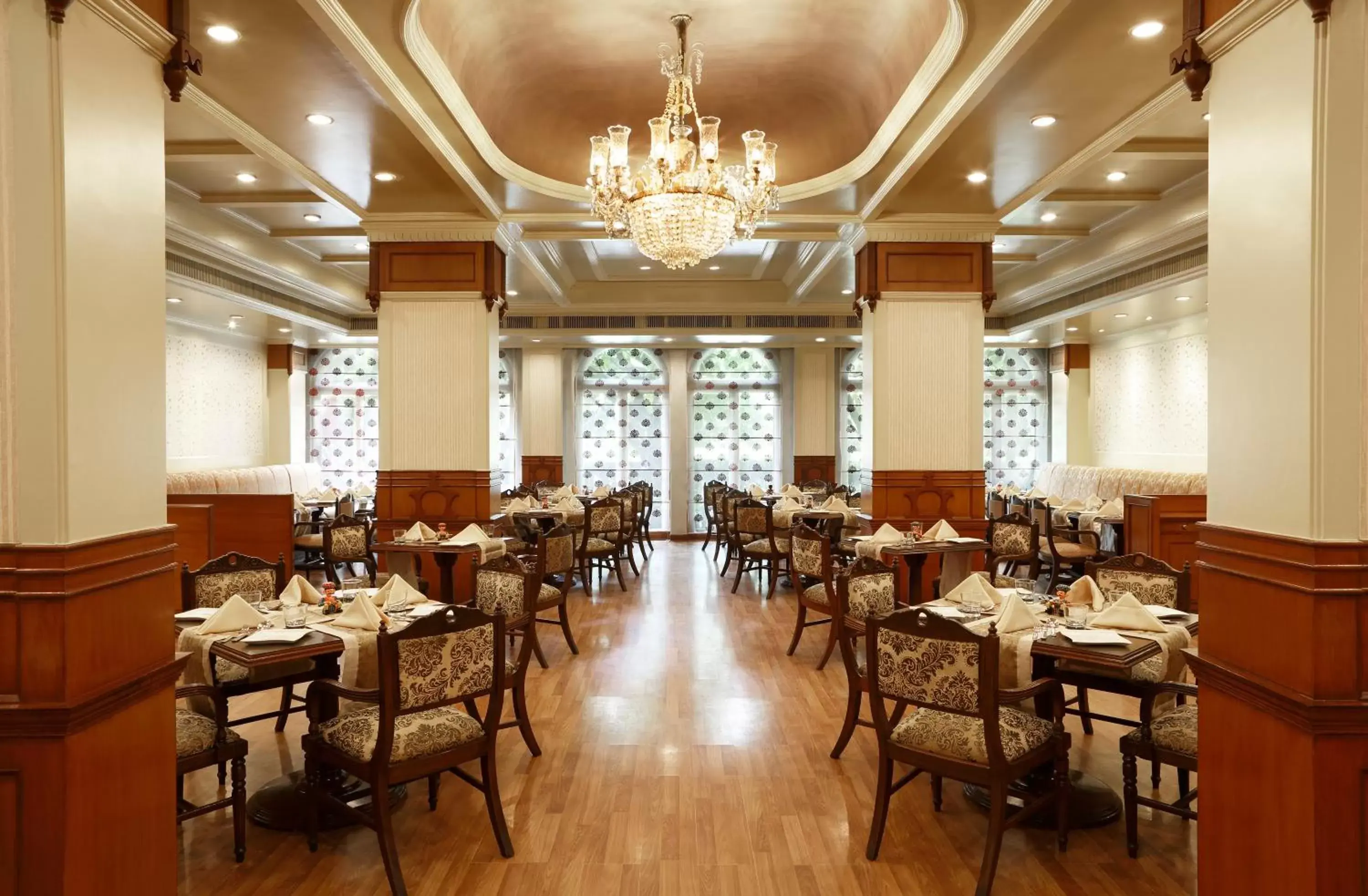Restaurant/Places to Eat in Taj Ganges Varanasi