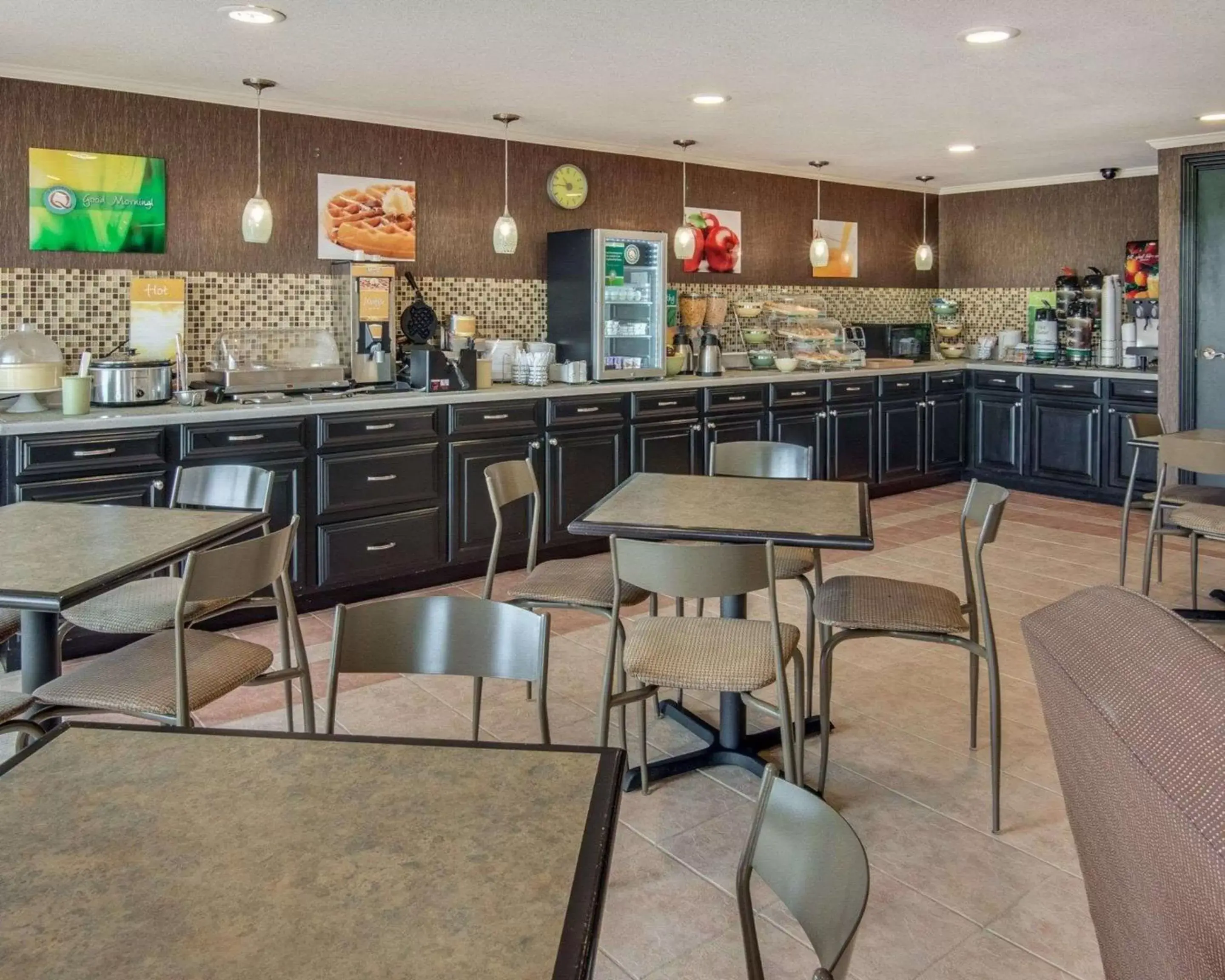 Restaurant/Places to Eat in Quality Inn Mt. Pleasant
