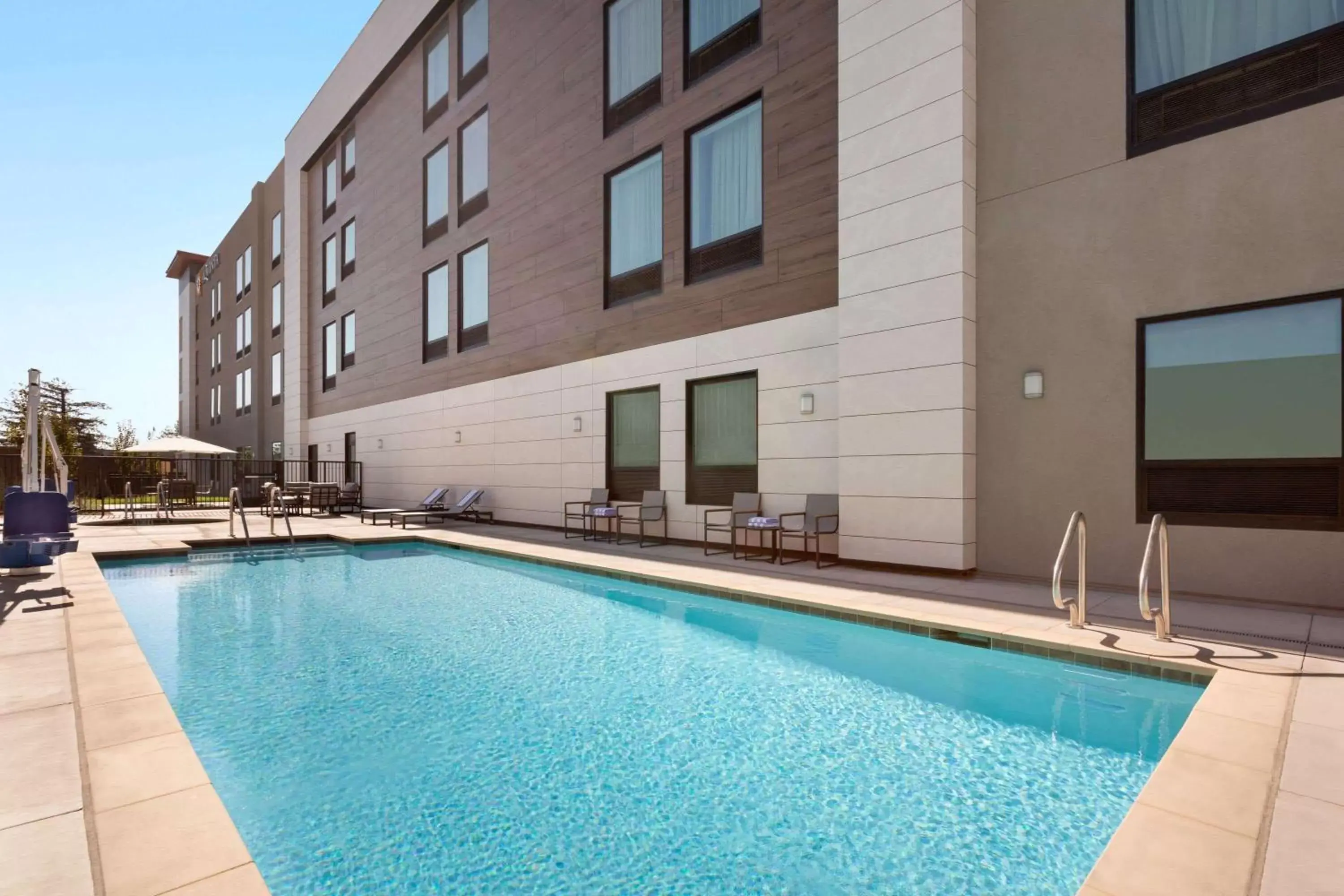 On site, Swimming Pool in La Quinta Inn & Suites by Wyndham Santa Rosa Sonoma