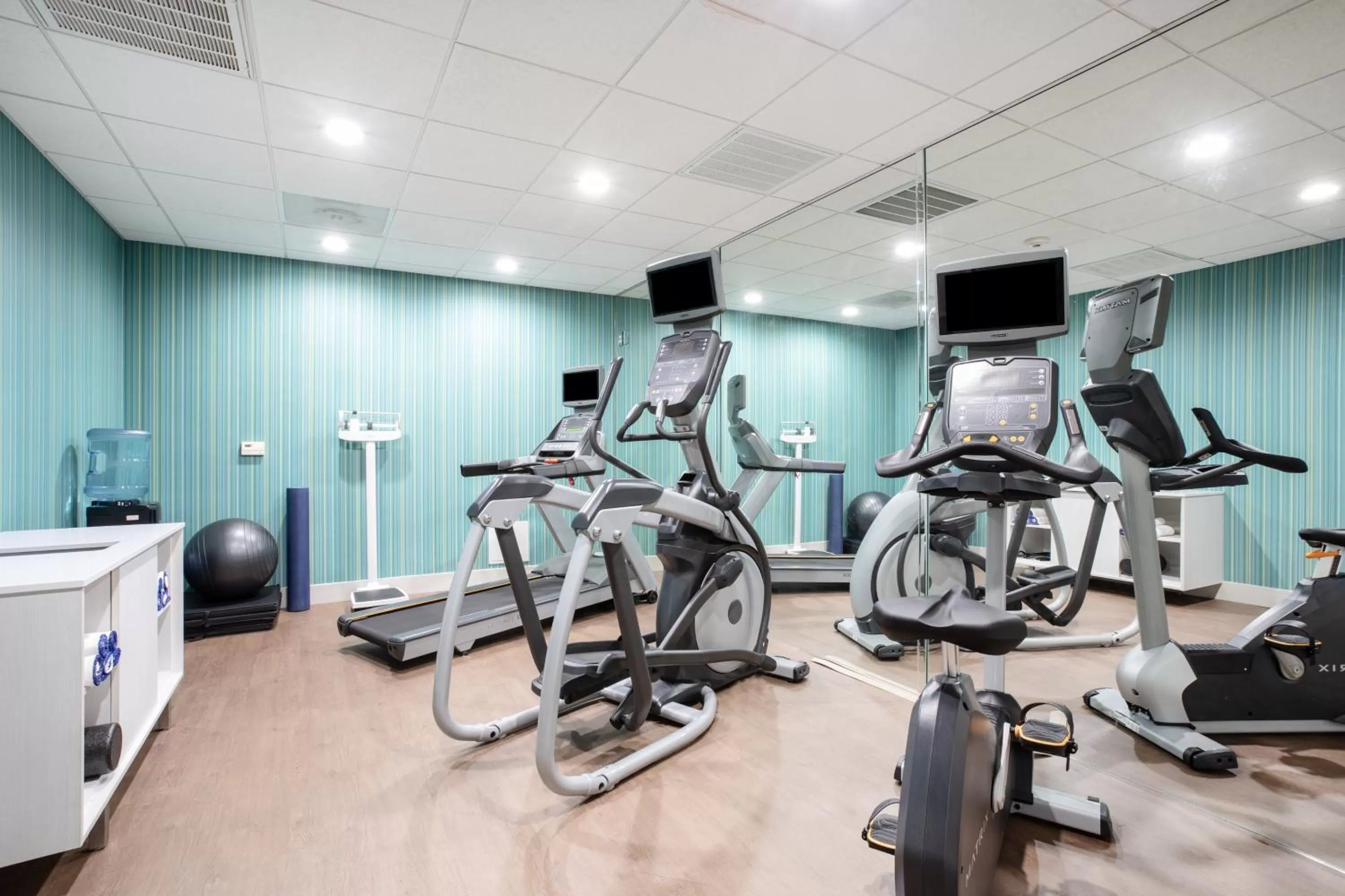Fitness centre/facilities in Holiday Inn Express & Suites Yosemite Park Area by IHG