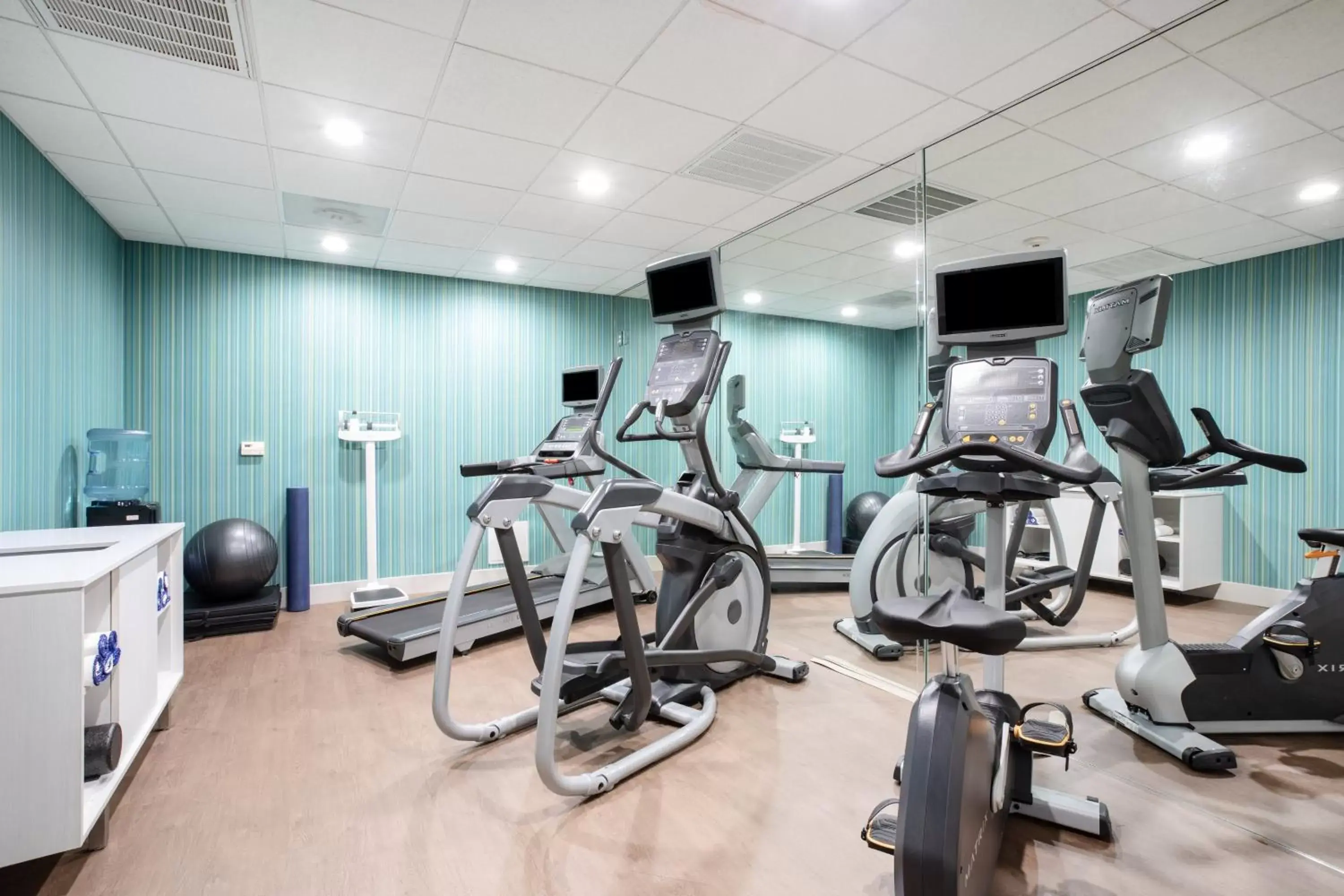 Fitness centre/facilities, Fitness Center/Facilities in Holiday Inn Express & Suites Yosemite Park Area, an IHG Hotel