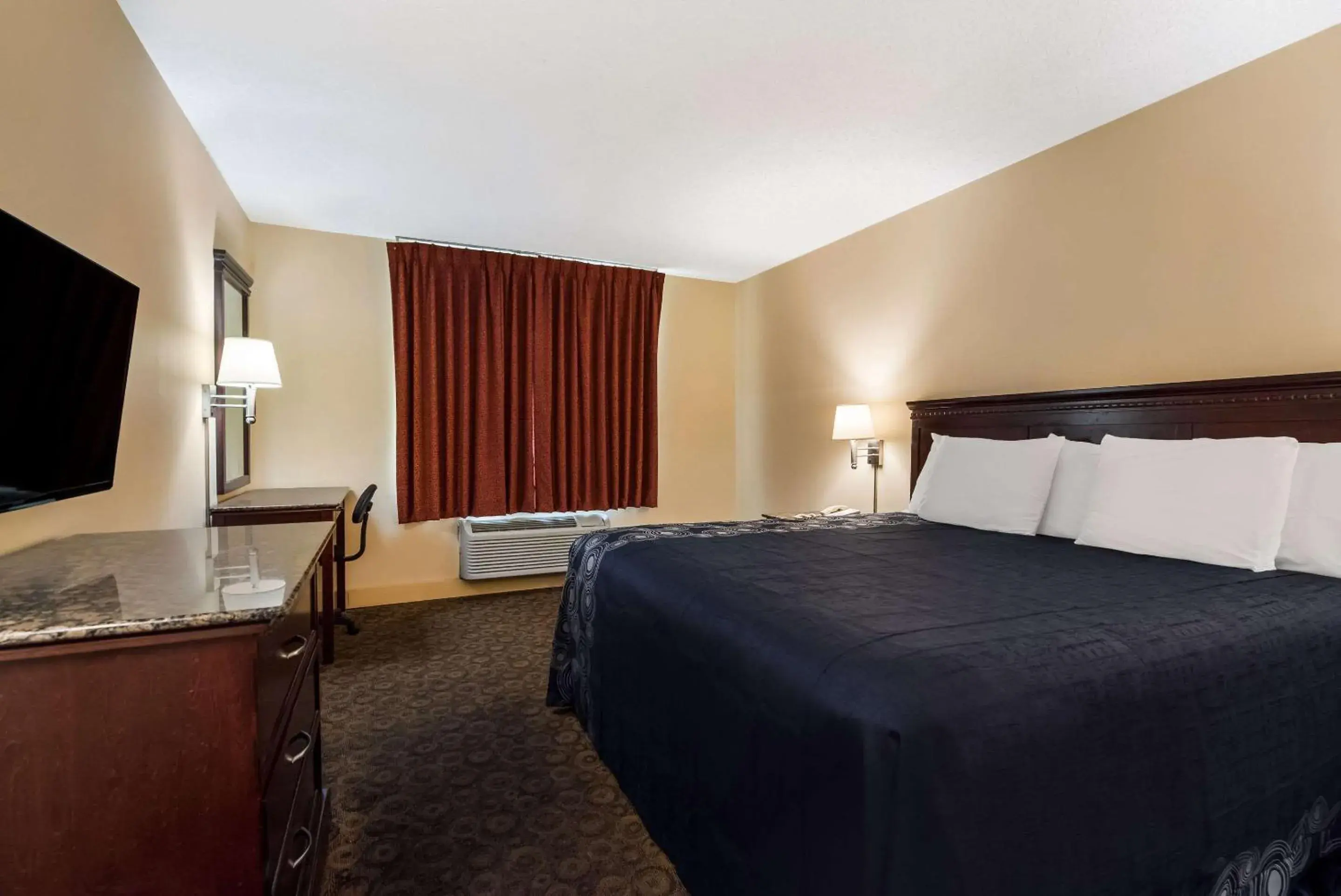 Bedroom, Bed in Rodeway Inn