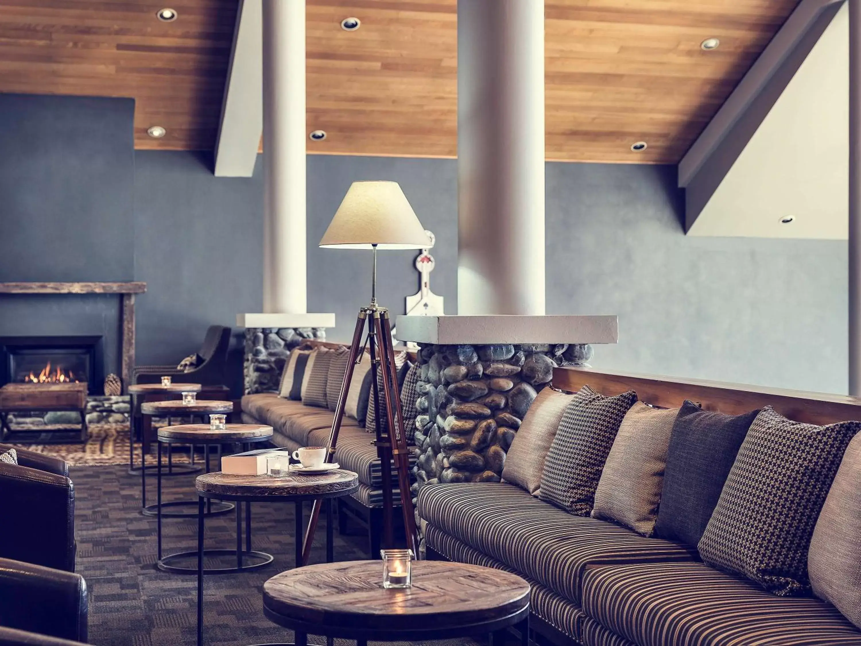 Lounge or bar, Seating Area in Mercure Queenstown Resort