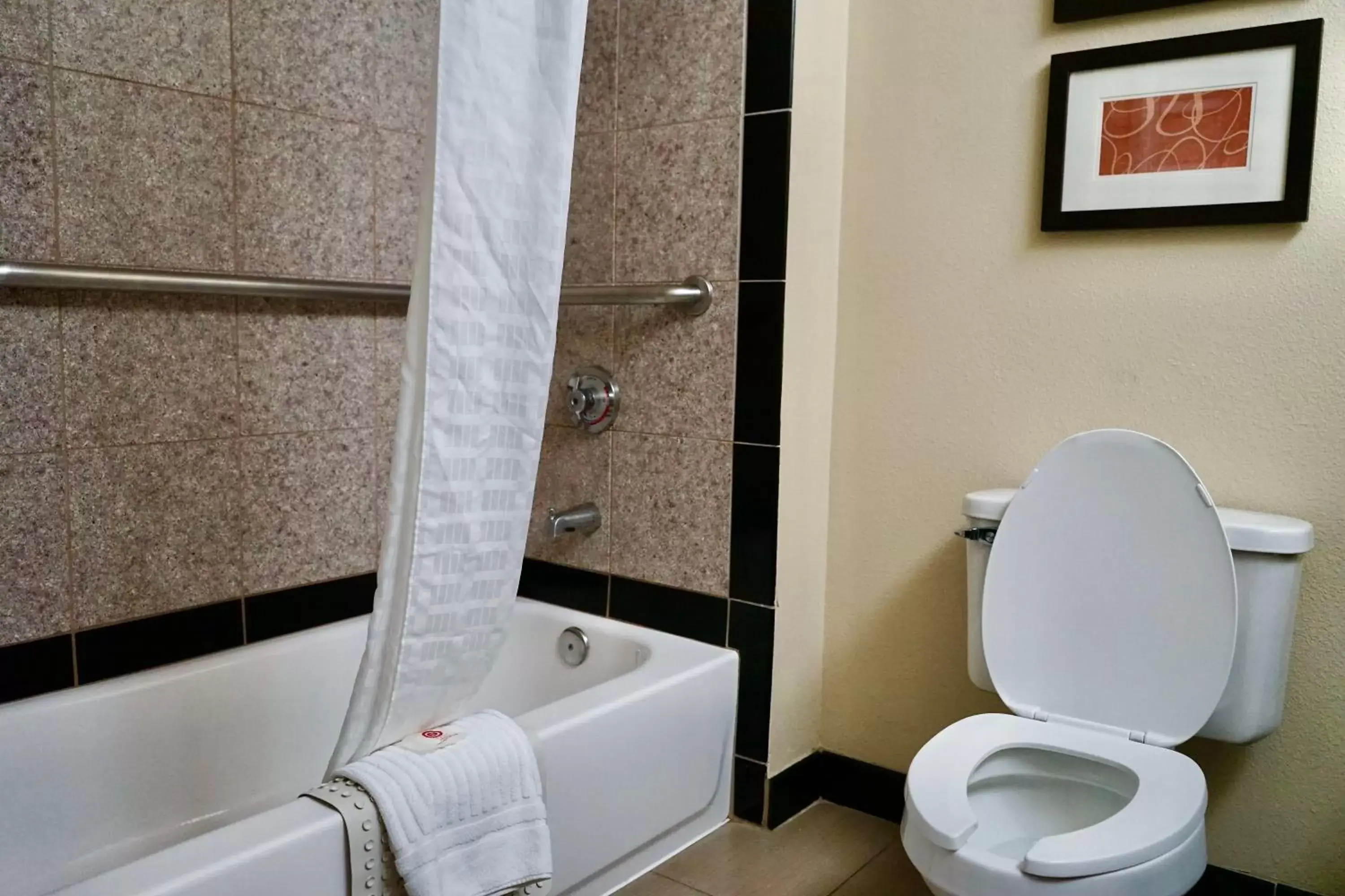 Bathroom in Comfort Suites Victorville-Hesperia