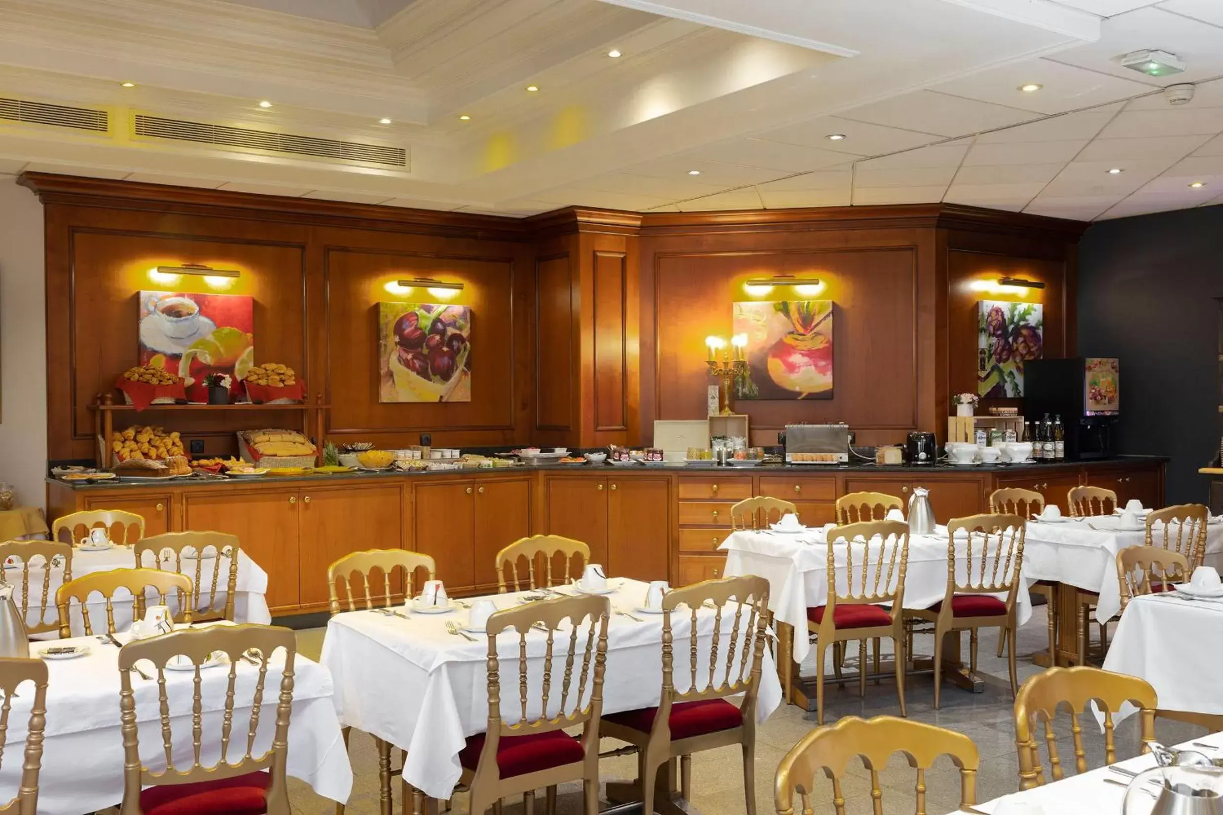 Restaurant/Places to Eat in Hotel Bristol