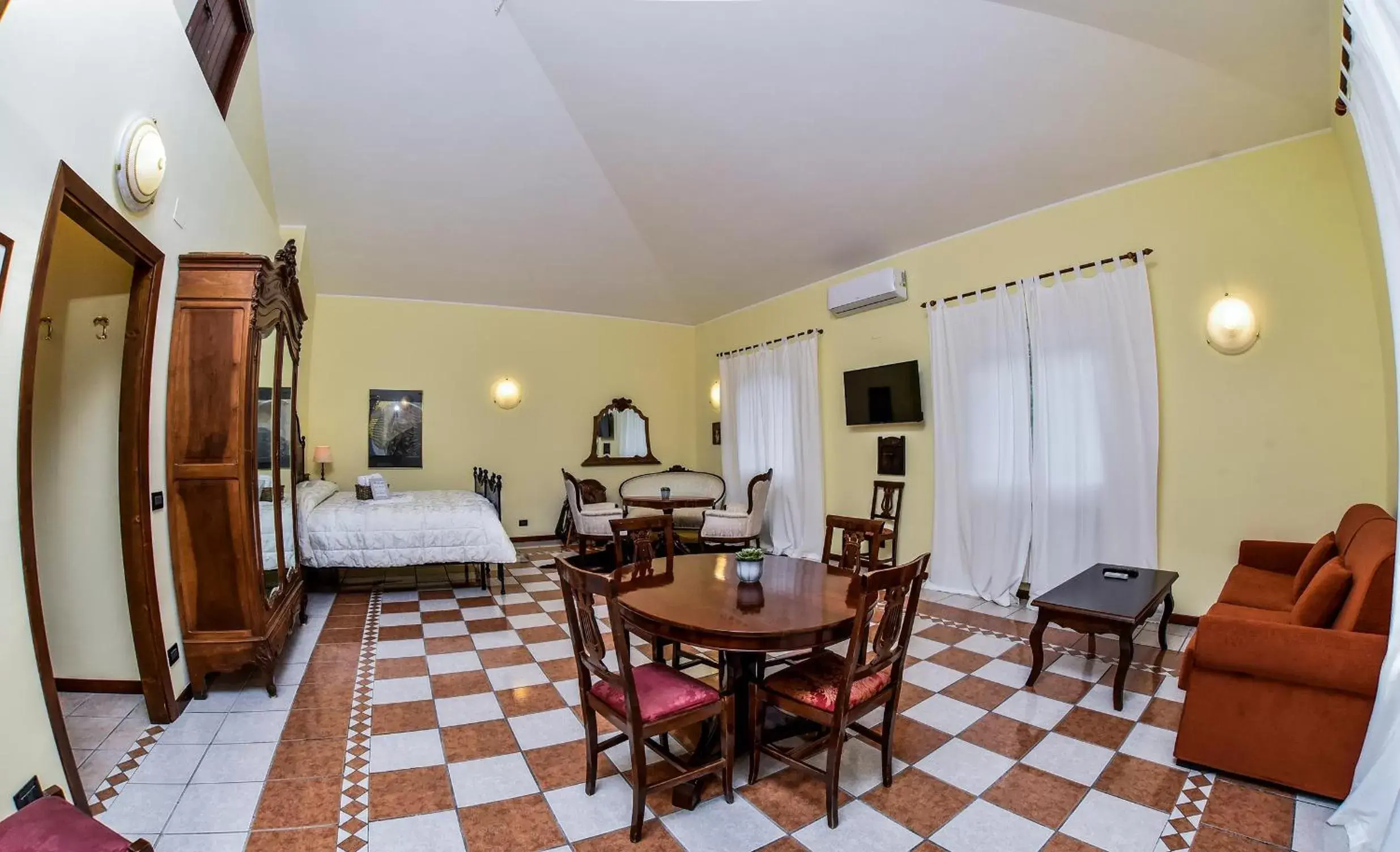 Photo of the whole room, Dining Area in B&B Villa Bentivoglio