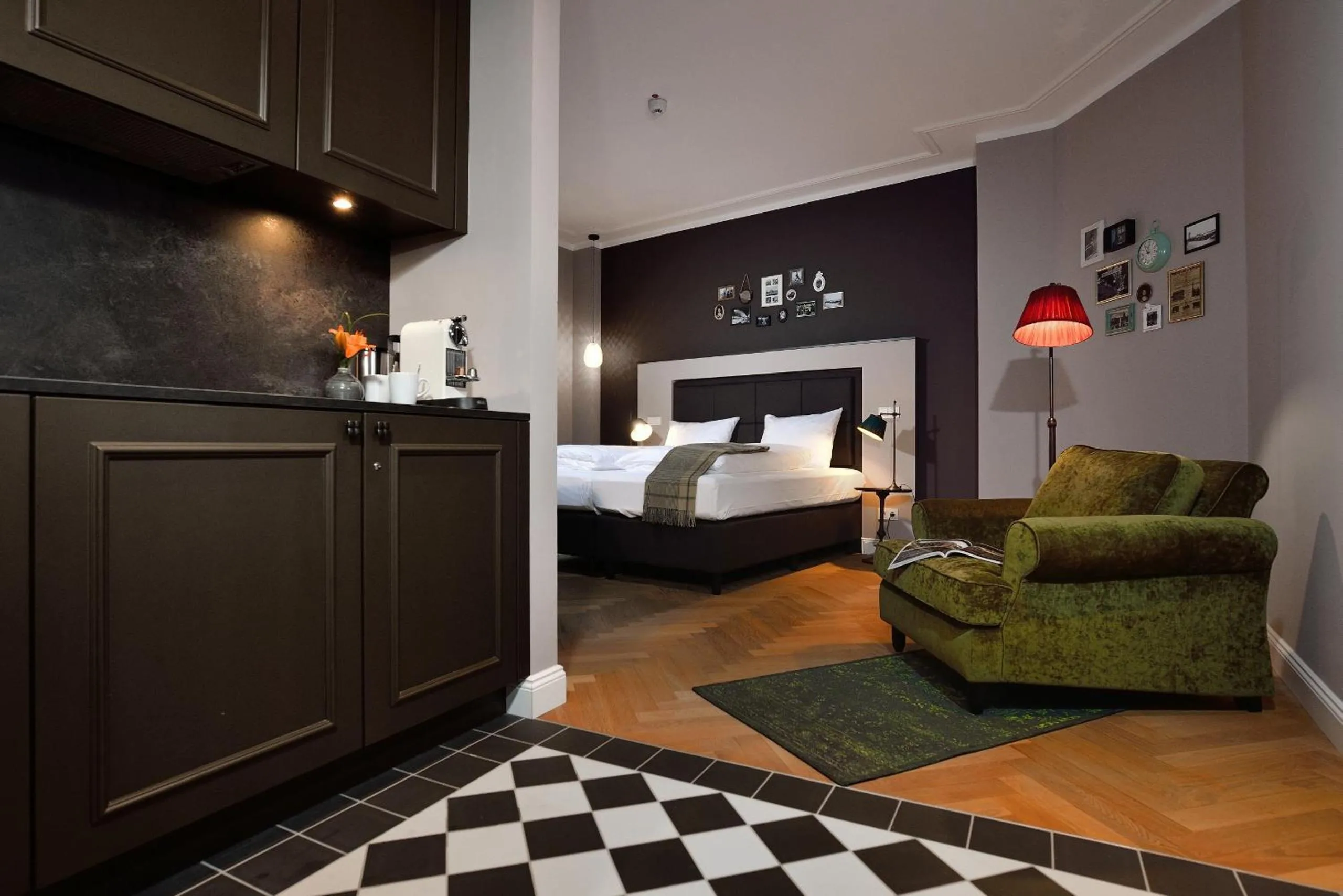 Kitchen or kitchenette, Bed in Syte Boutique Hotel Mannheim