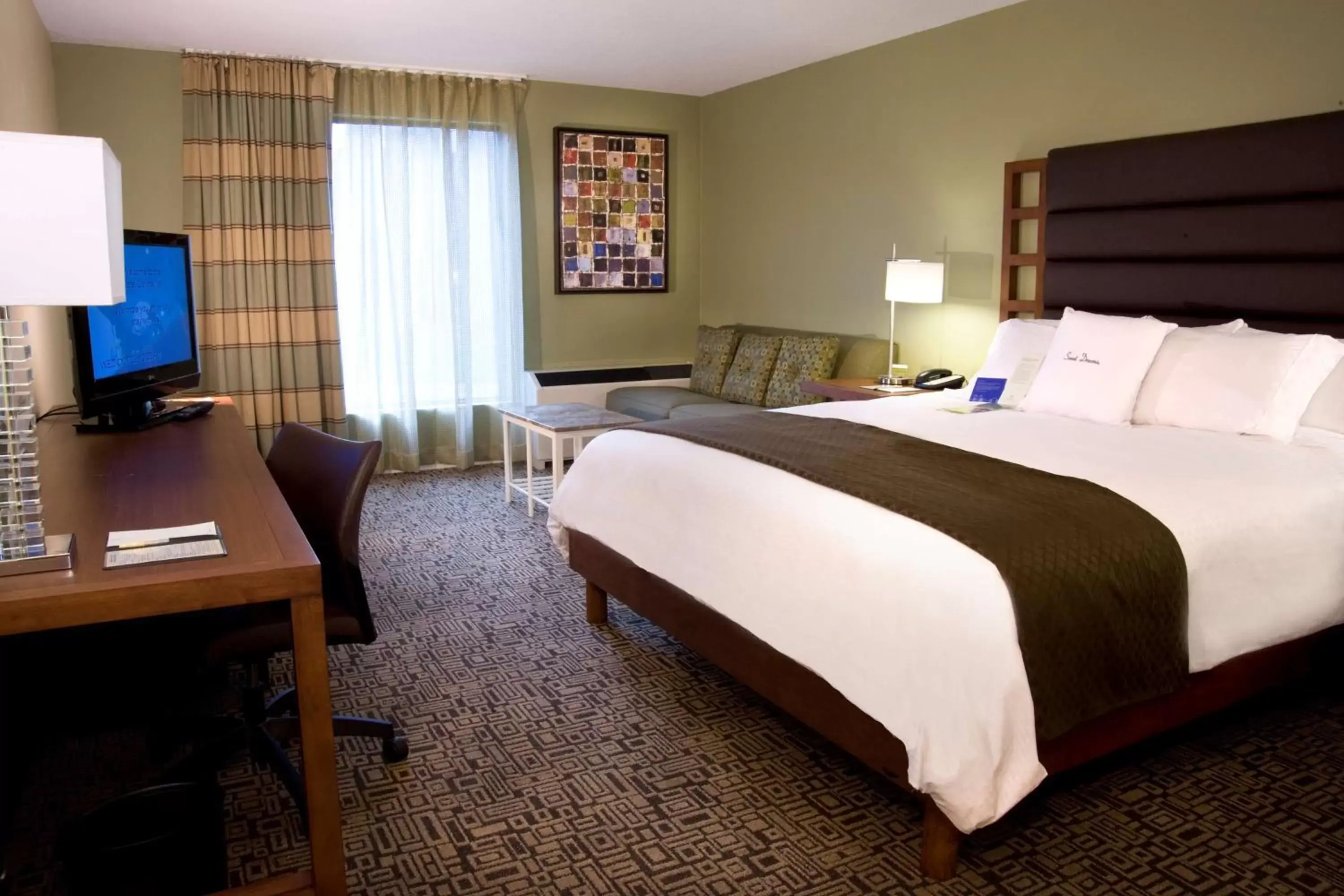 Bed in DoubleTree by Hilton Collinsville/St.Louis