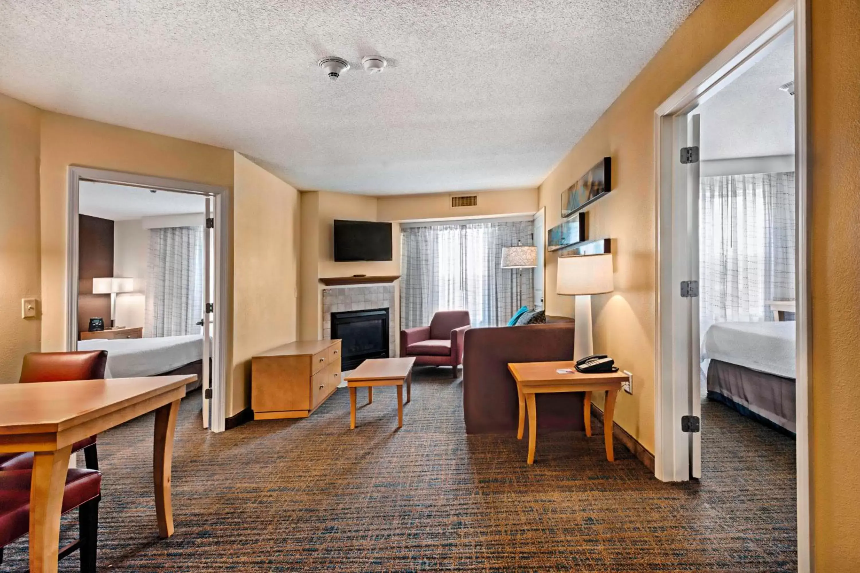 Bedroom, Seating Area in Residence Inn Mt. Laurel at Bishop's Gate