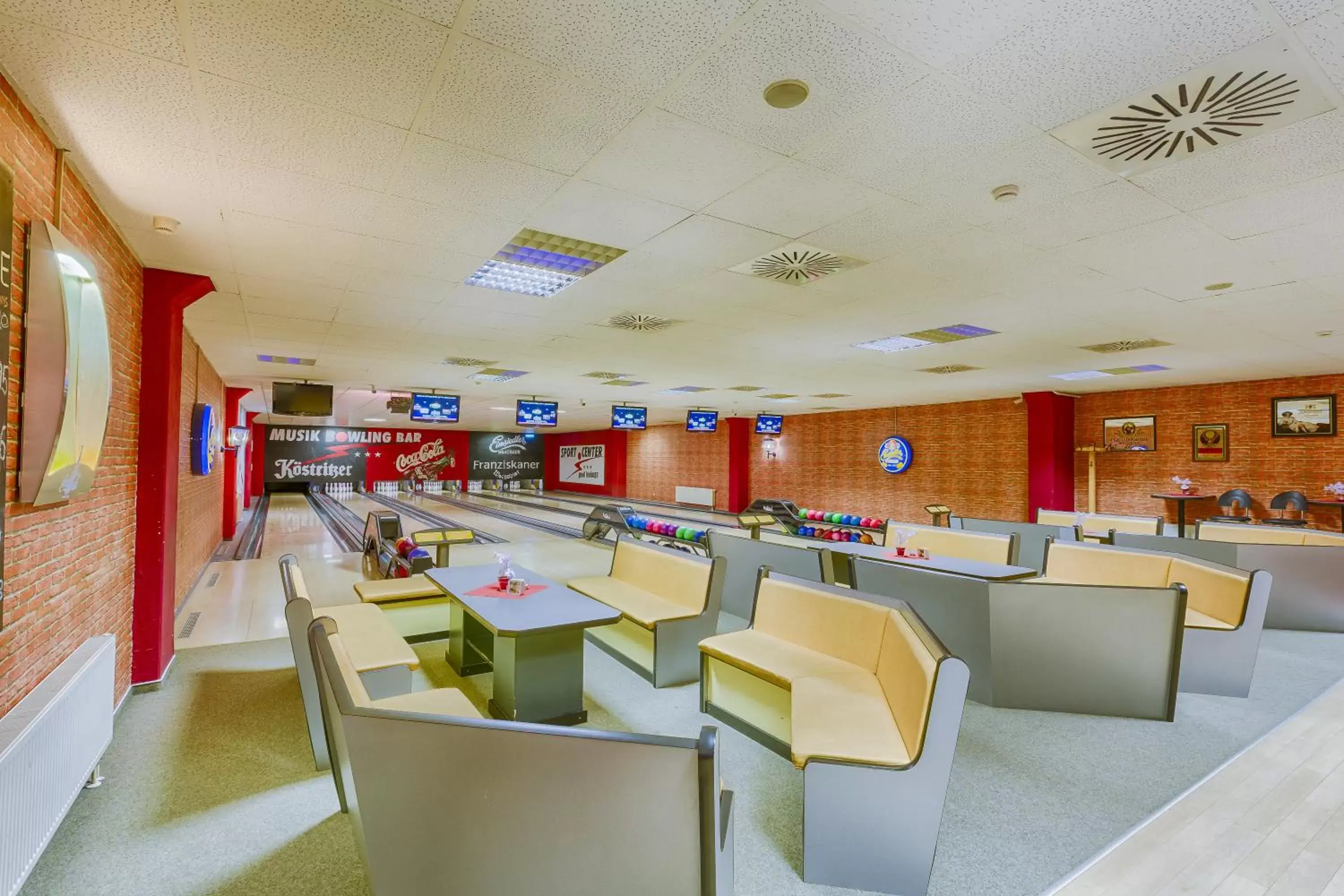 Bowling, Restaurant/Places to Eat in Feel Good Hotel